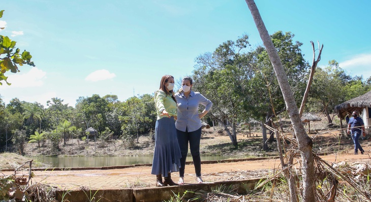 Durante visita neste sábado, 27, prefeita e secretária de Meio Ambiente observam o Balneário de Buritirana que passará por revitalização