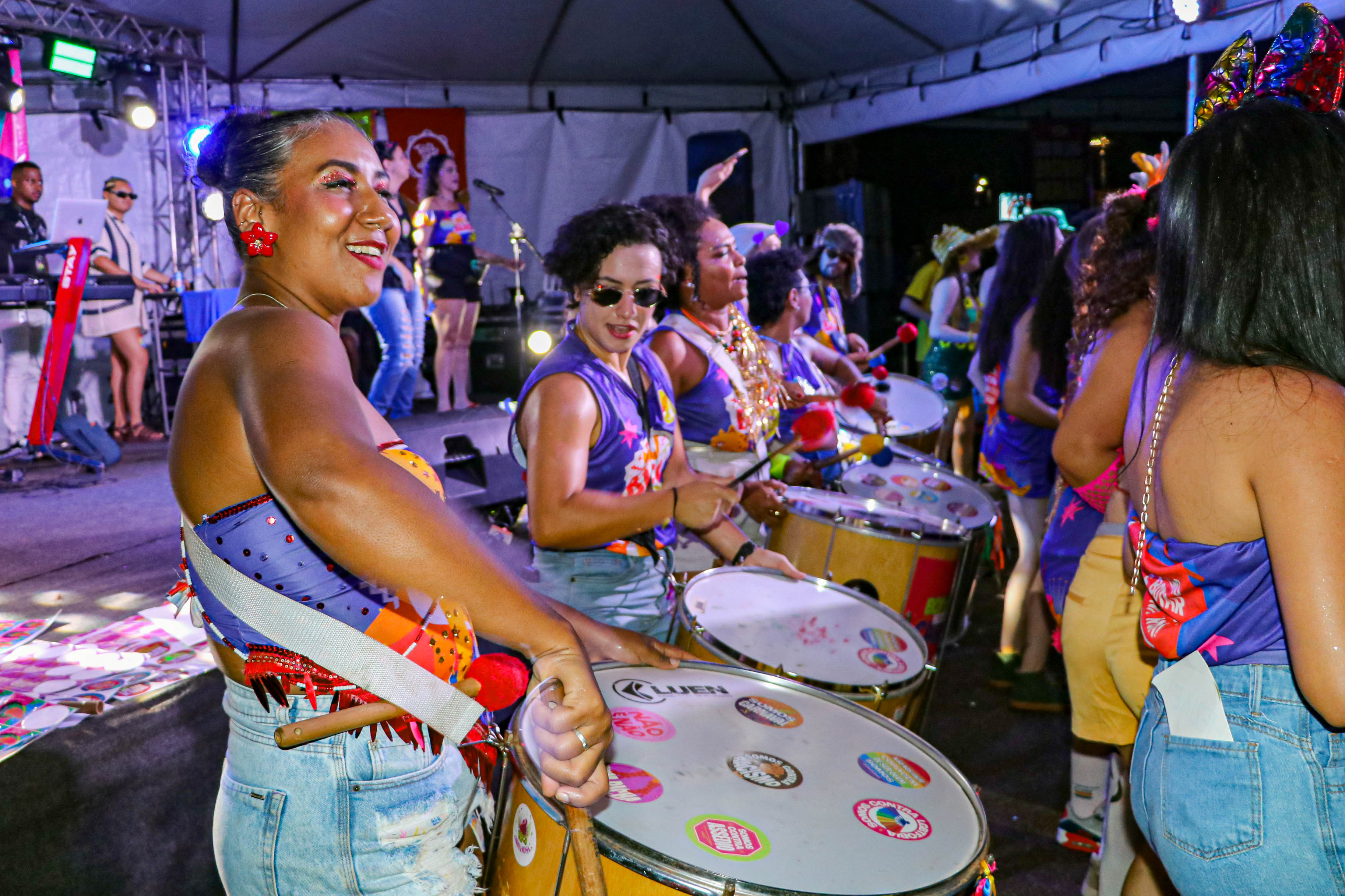 No sábado, dia 14, o Carnaval de Rua organizado pelo Coletivo Fenty Ampla contou com apresentação da Bateria Boto Fé Nesse Carna
