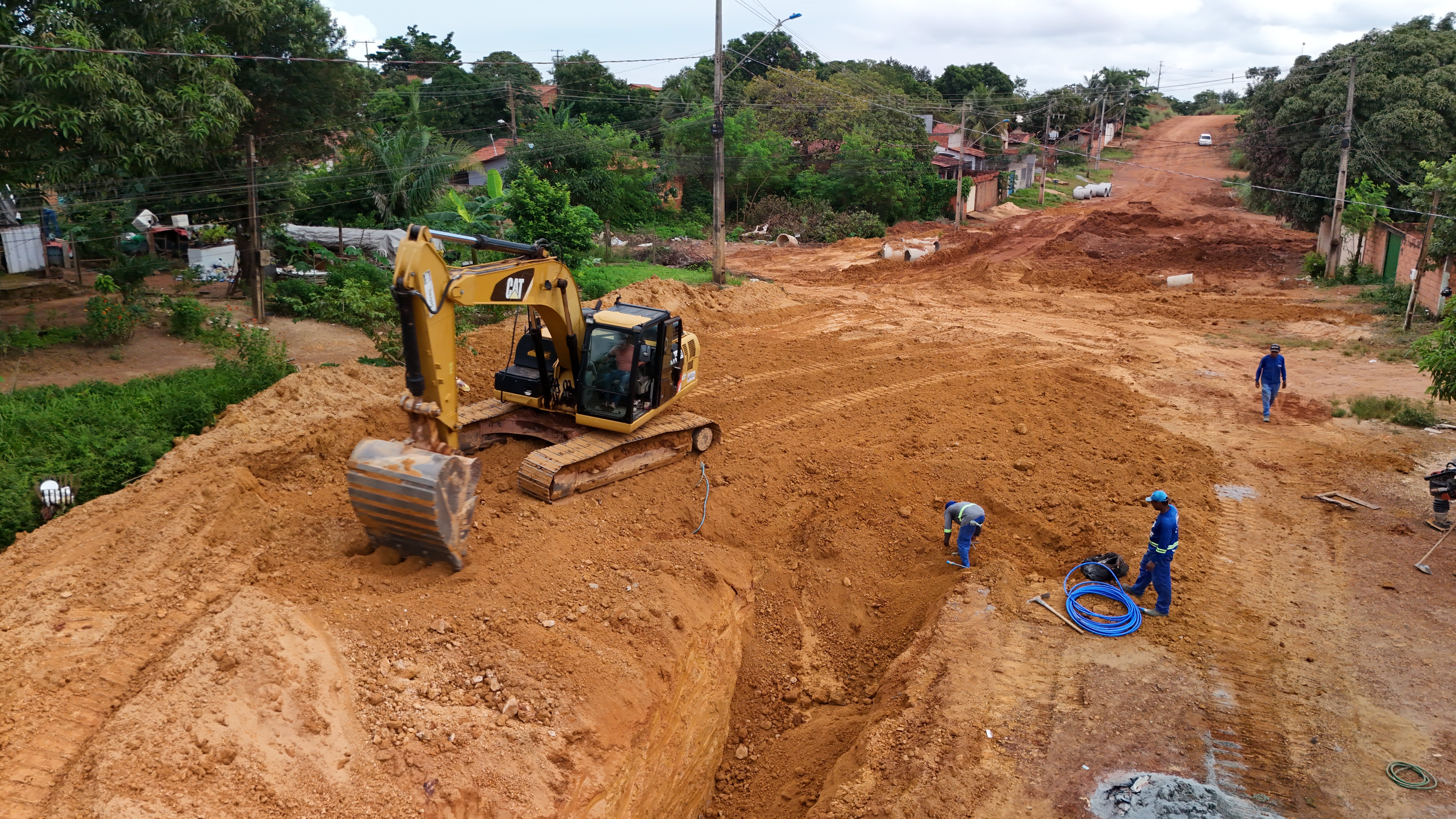 Moradores da Baixada do Jardim Aureny III devem redobrar atenção à sinalização de obras de drenagem