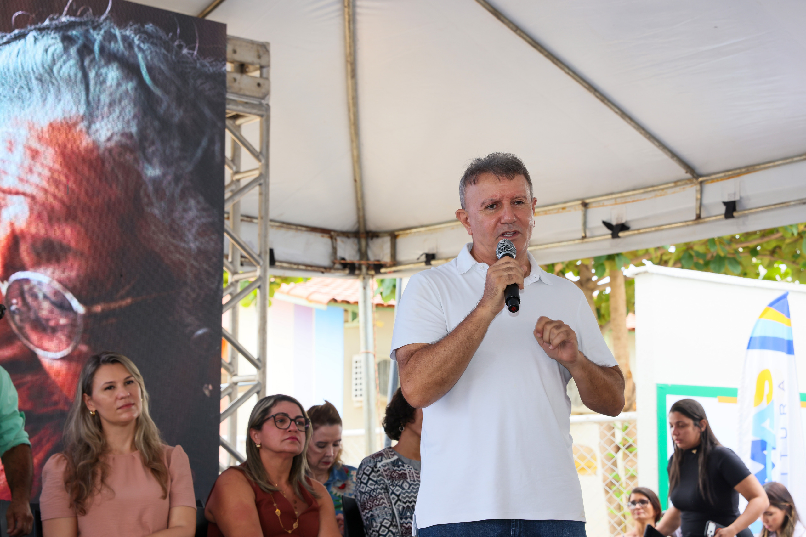 Prefeito assina decreto que permite aux´ílio a famílias em situação de vulnerabilidade