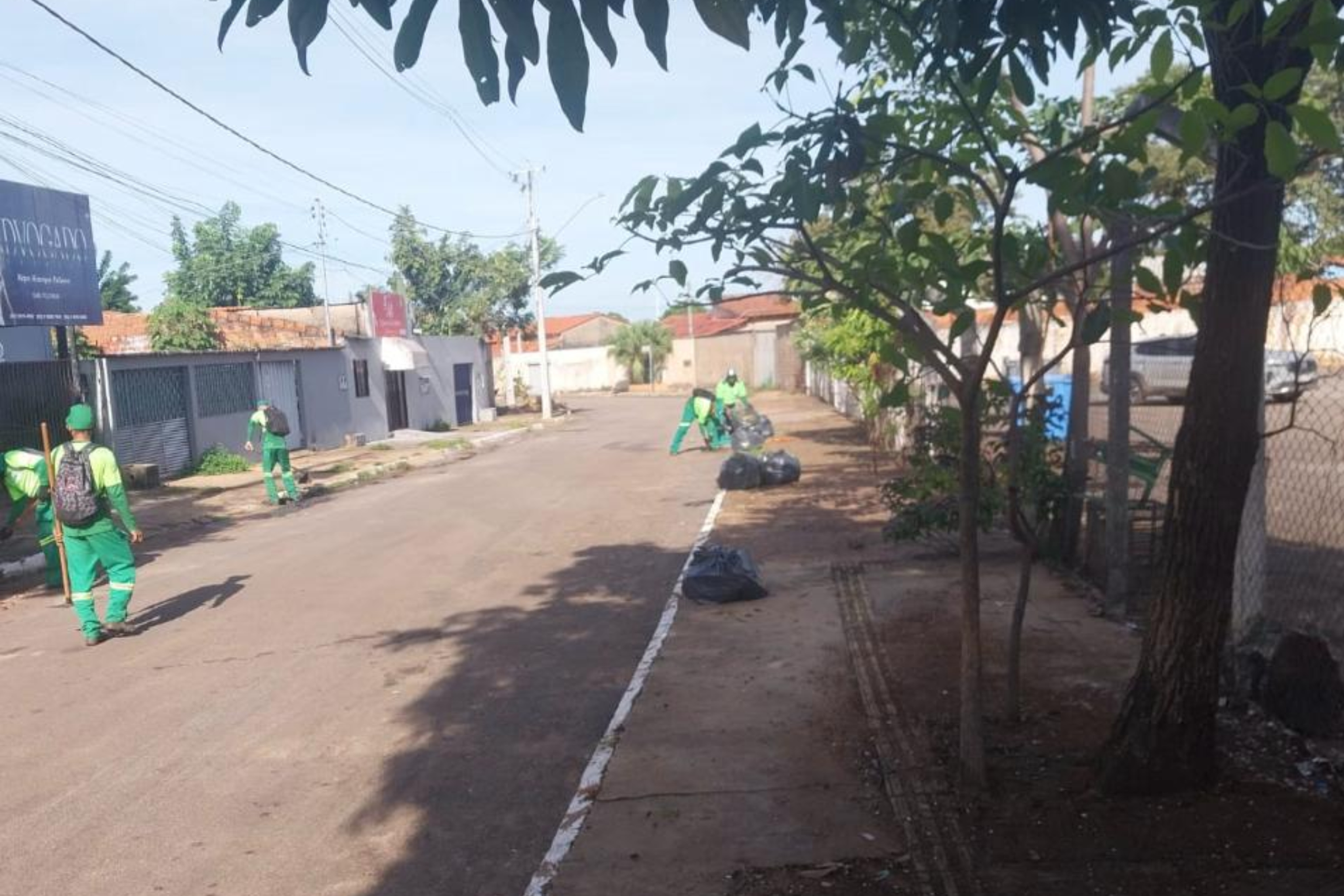Serviços incluem capina, varrição e coleta de resíduos - Foto: Divulgação