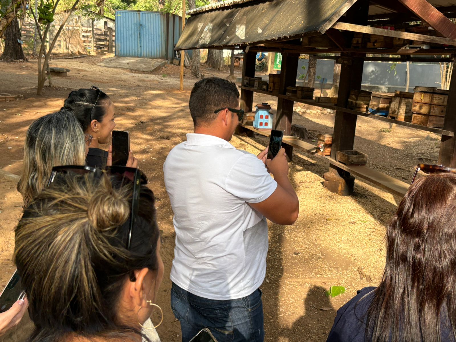 Os educadores puderam percorrer as instalações da ETI e prestigiar algumas apresentações dos projetos