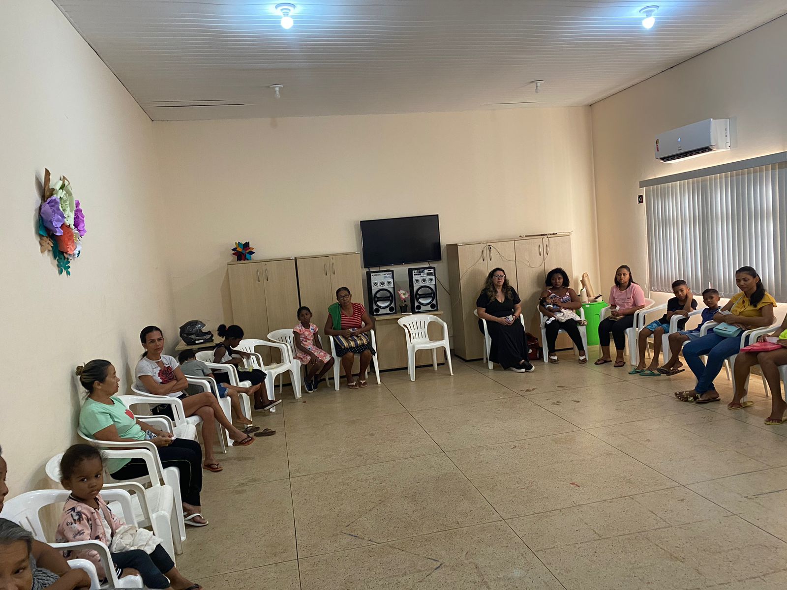 Famílias atendidas pelo Paif no Cras Karajá I recebem orientações sobre machismo durante roda de conversa