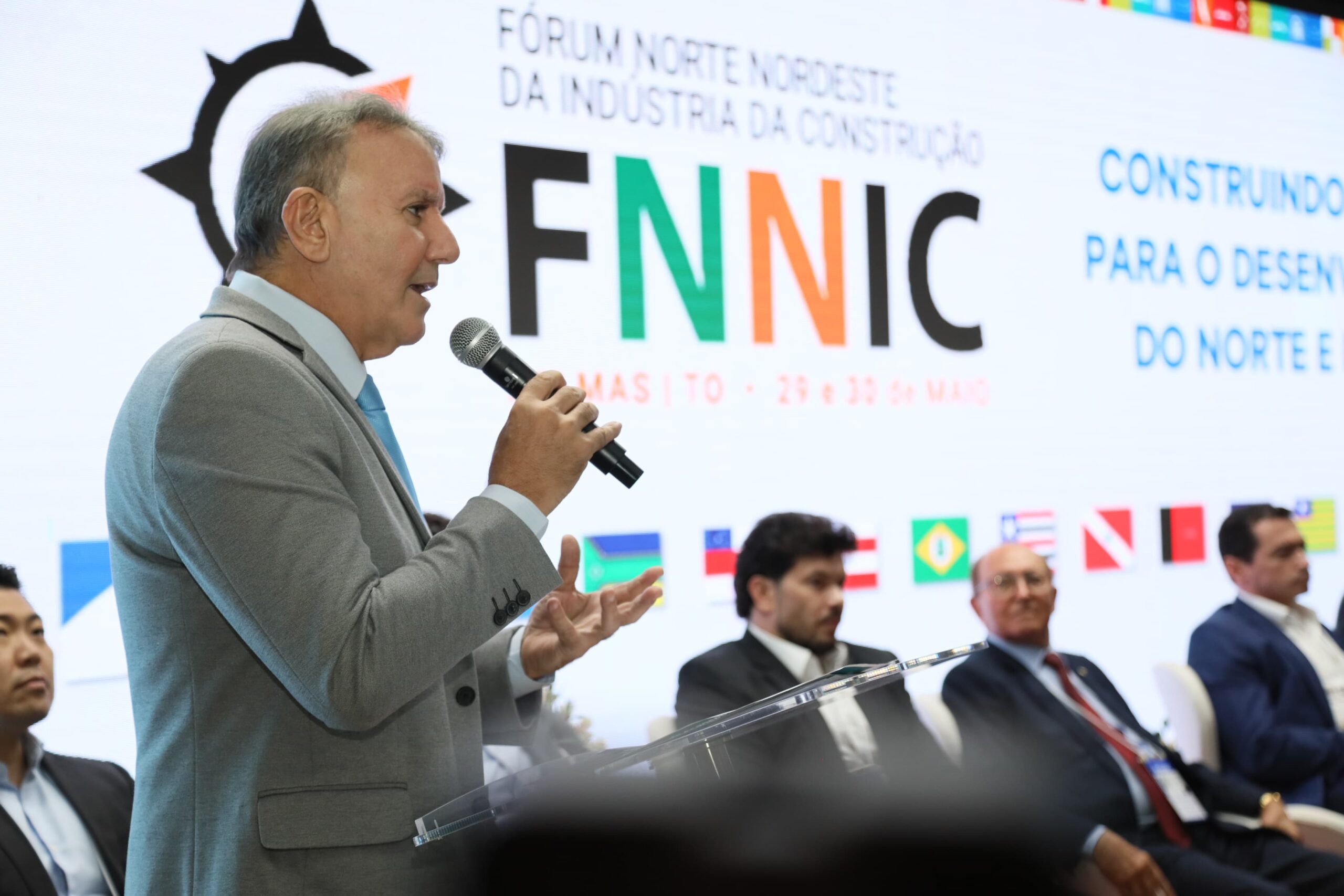 Eduardo Siqueira Campos destaca protagonismo de Palmas e propõe pacto habitacional durante abertura do Fórum Norte-Nordeste da Indústria da Construção Civil