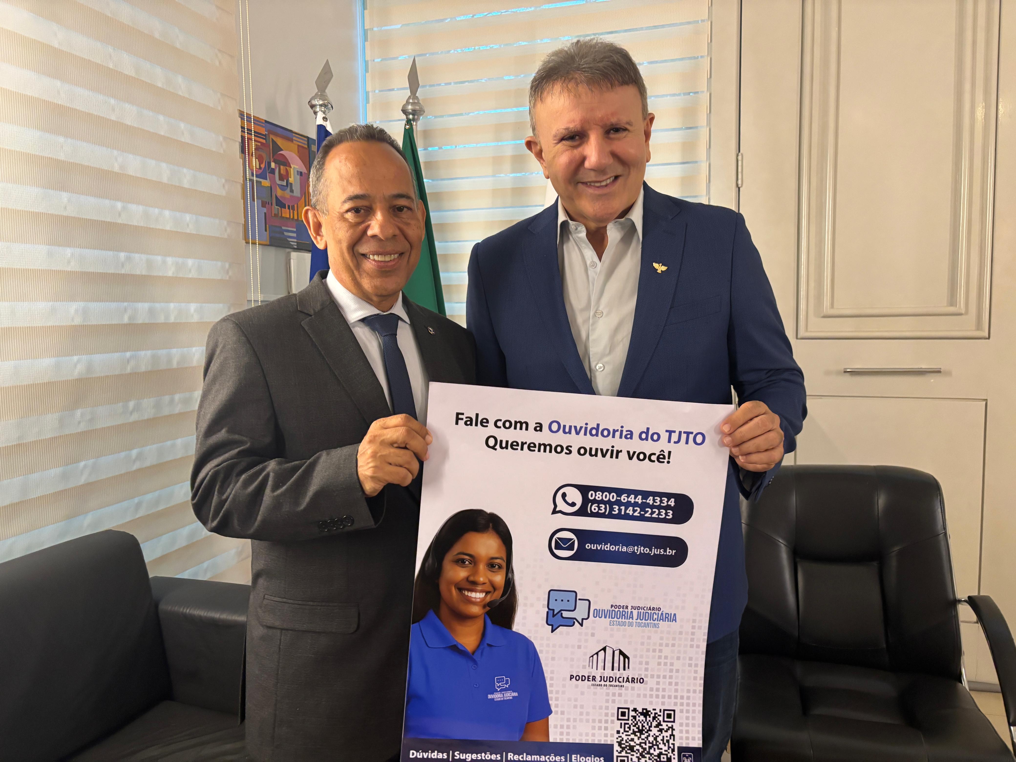 Prefeito Eduardo Siqueira Campos ao lado do desembargador João Rodrigues