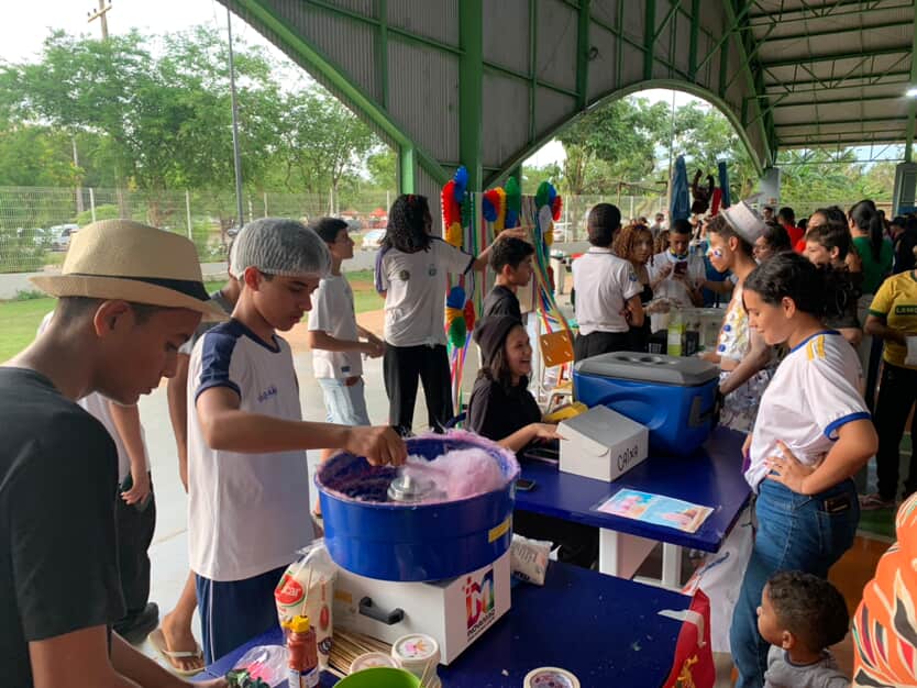 ETI Almirante Tamandaré transforma criatividade de alunos em negócio na 4ª Feira do Empreendedor
