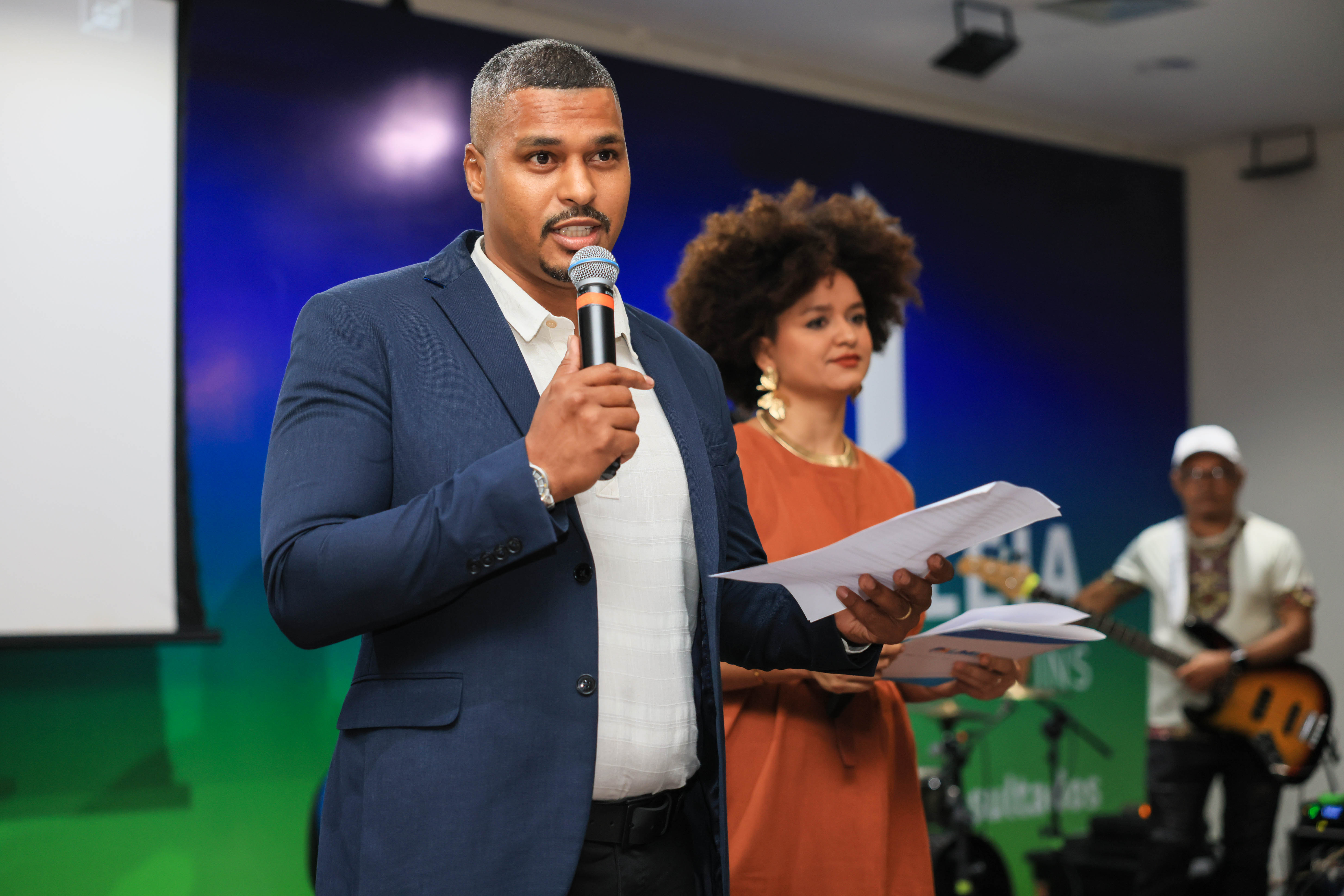 A noite foi comandada pelos servidores da Seirdh, Nélio Lopes e Maria Procione.