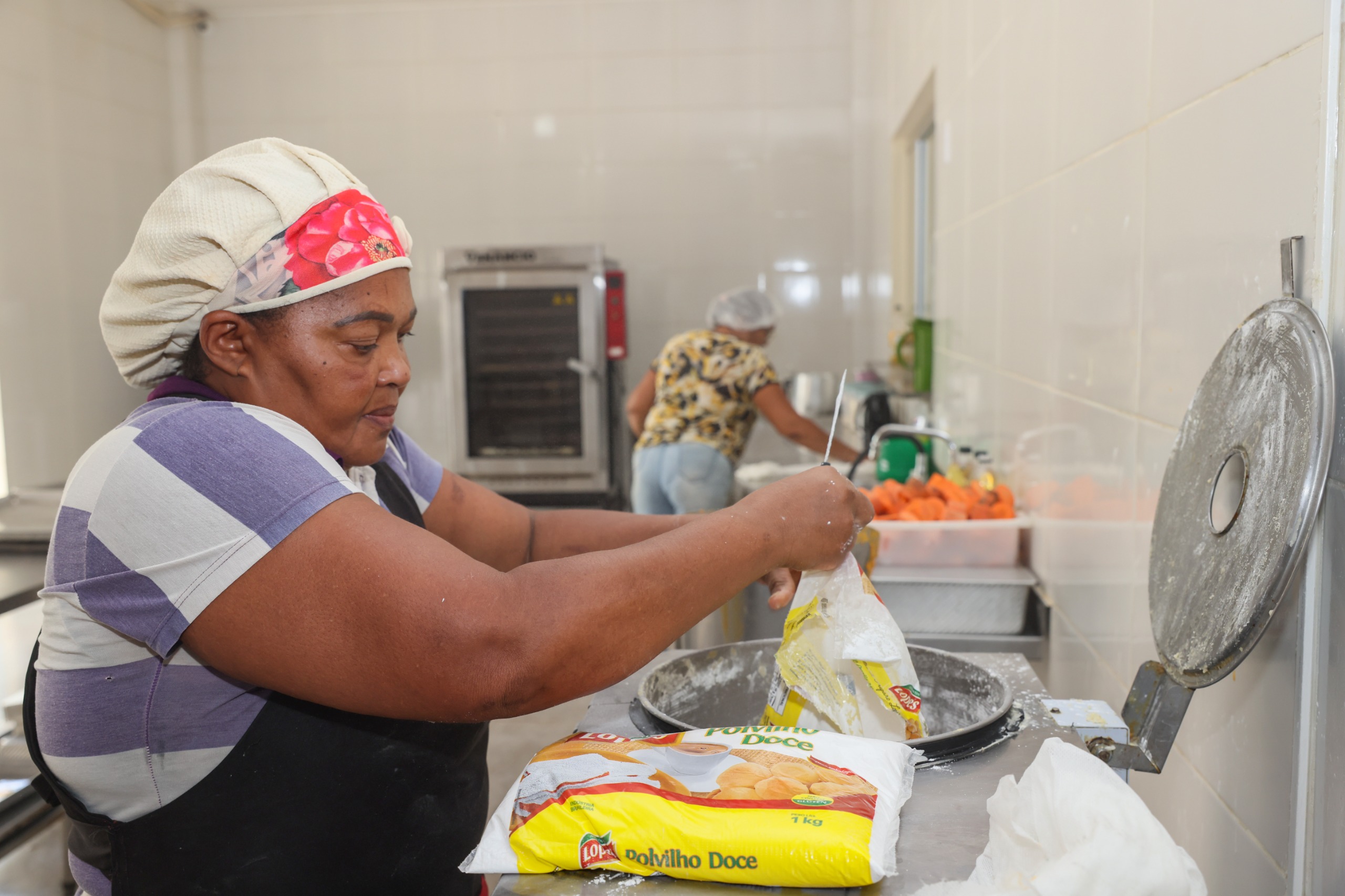 Ivonete atua na panificação escolar e diz que a qualidade dos produtos resulta em uma melhor aceitação da merenda por parte dos alunos - Francisco Barros