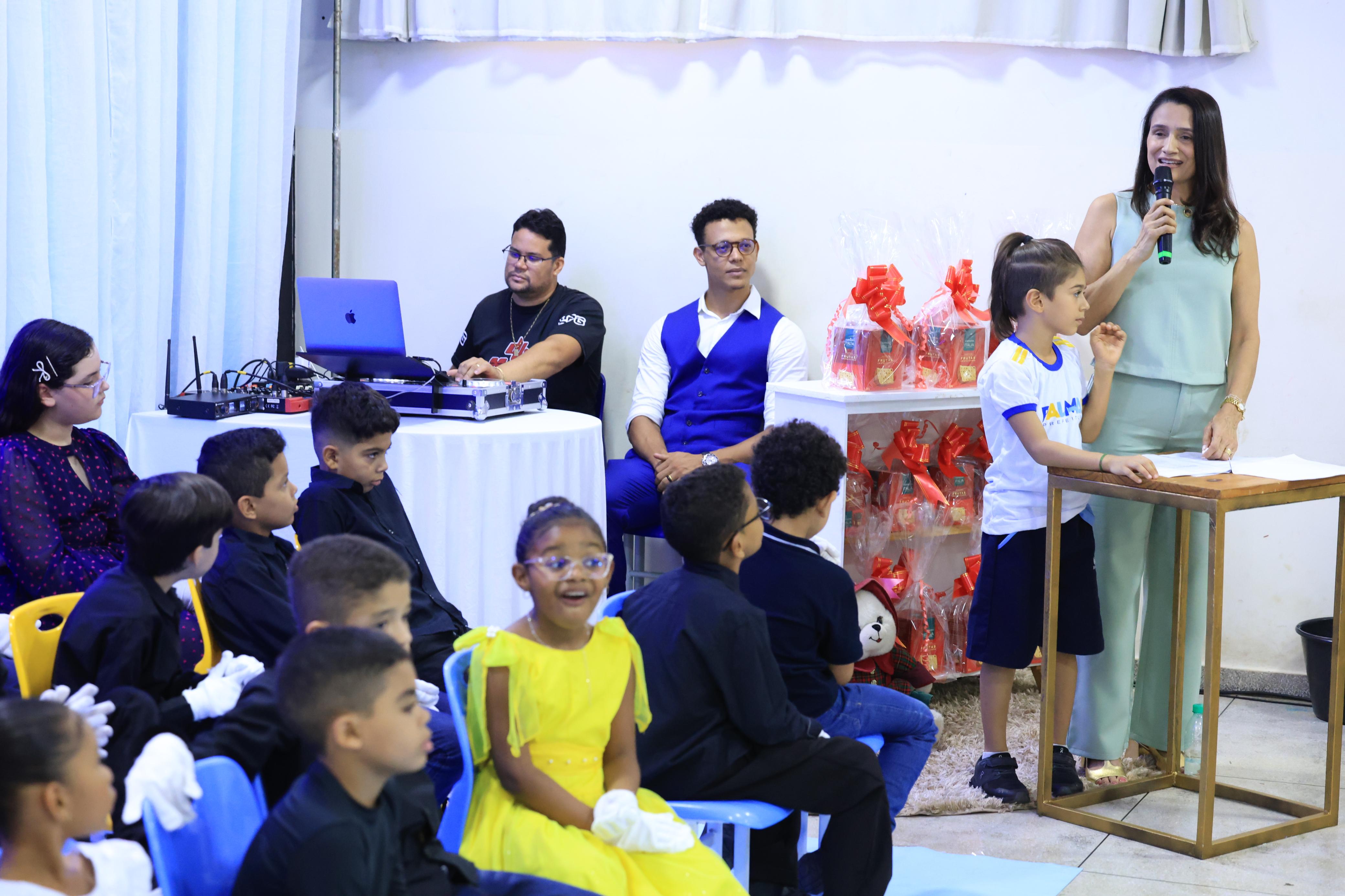 Primeira-dama Polyanna Siqueira prestigiou o evento na  ETI Cora Coralina