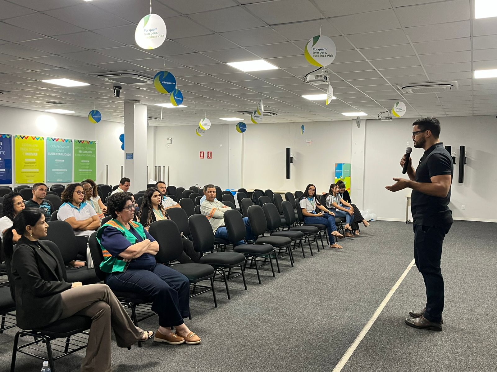 O secretário José Eduardo de Azevedo destacou a necessidade de trazer este assunto ao ambiente corporativo