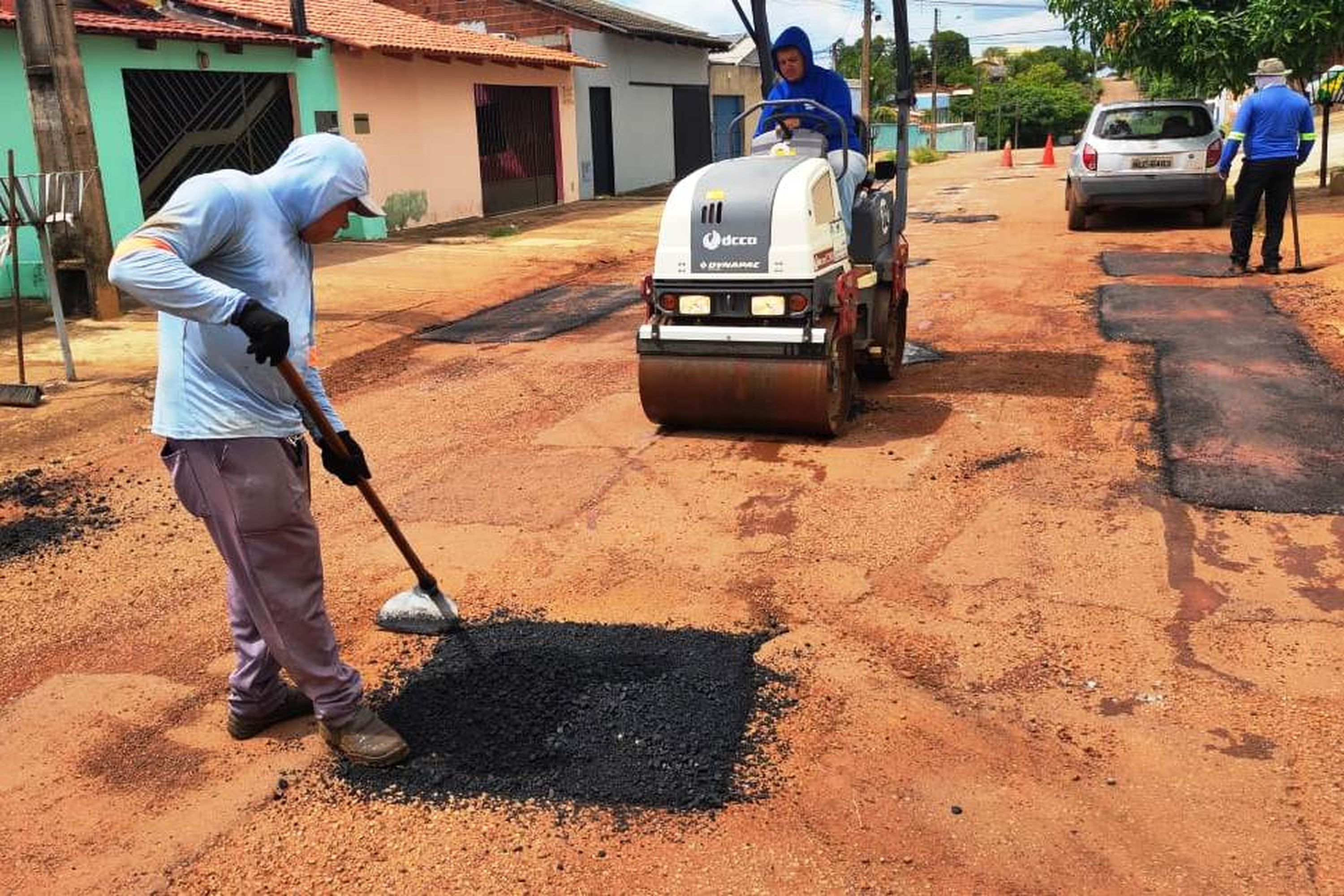 Operação Tapa-Buracos atende vias do Jardim Aureny I e III e setor Bela Vista