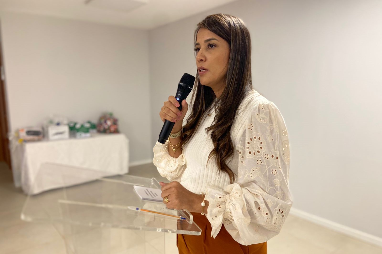 Secretária da Educação, Débora Guedes, destacou que o projeto estimula atitudes  sustentáveis
