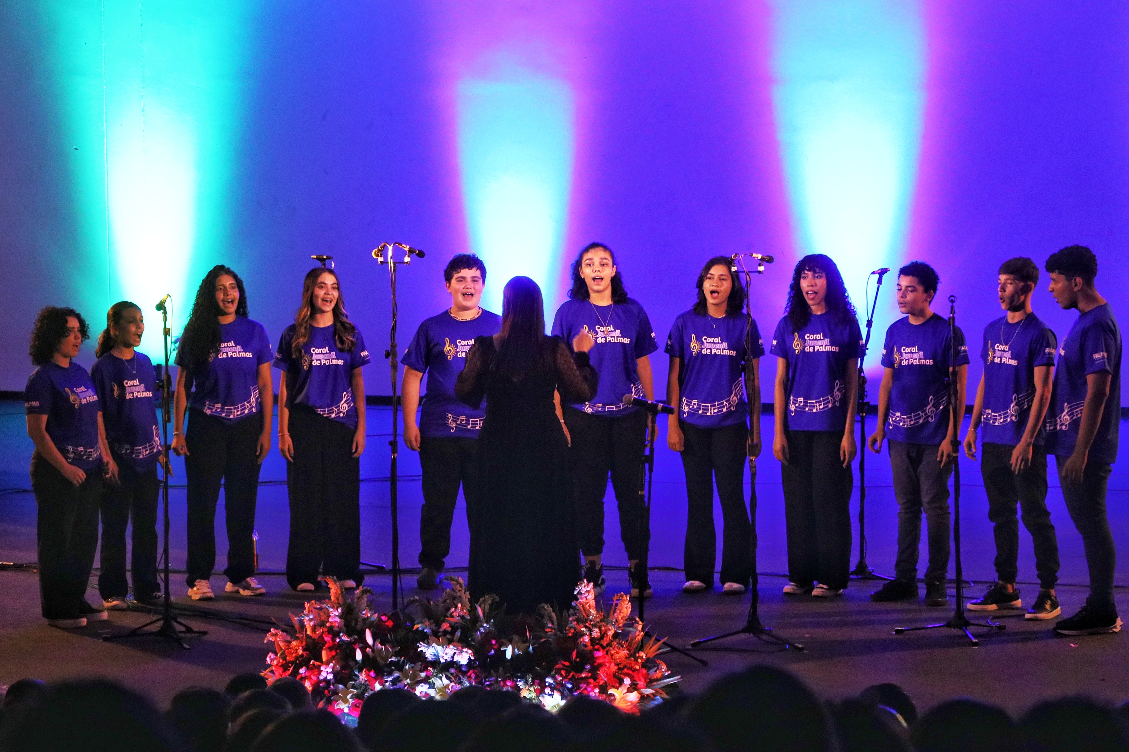 Apenas 45 dias após criado, o Coral Juvenil de Palmas estreou abrindo o evento e já brilhando, se apresentando como se formado por veteranos fosse