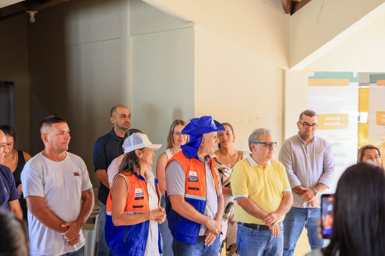 Na manhã deste domingo,11, o prefeito Eduardo Siqueira Campos e a primeira-dama e secret ária Polyanna Siqueira Campos estiveram no Jardim Taquari