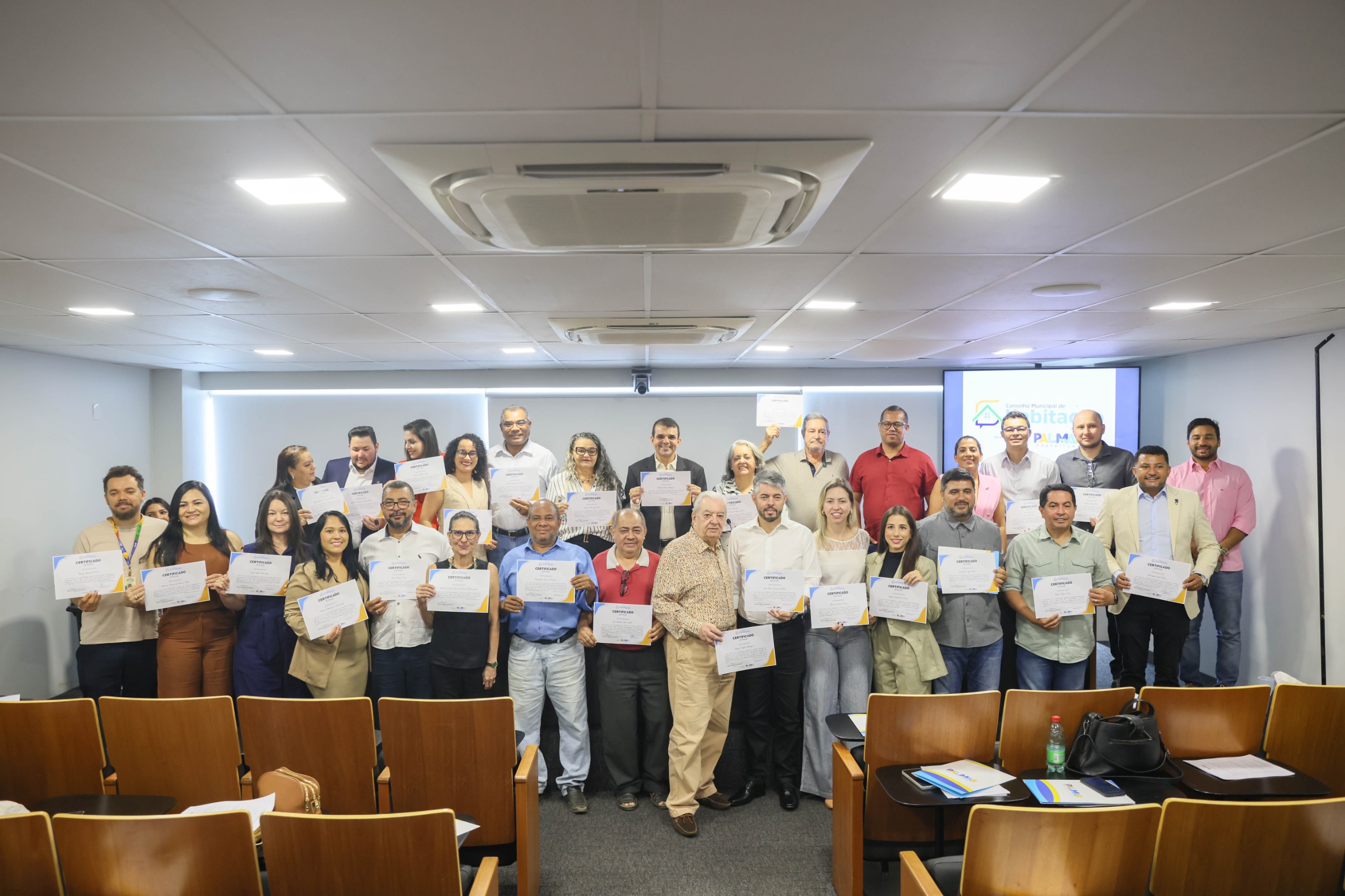 Para acompanhar e propor políticas de habitação, novos membros do conselho são empossados