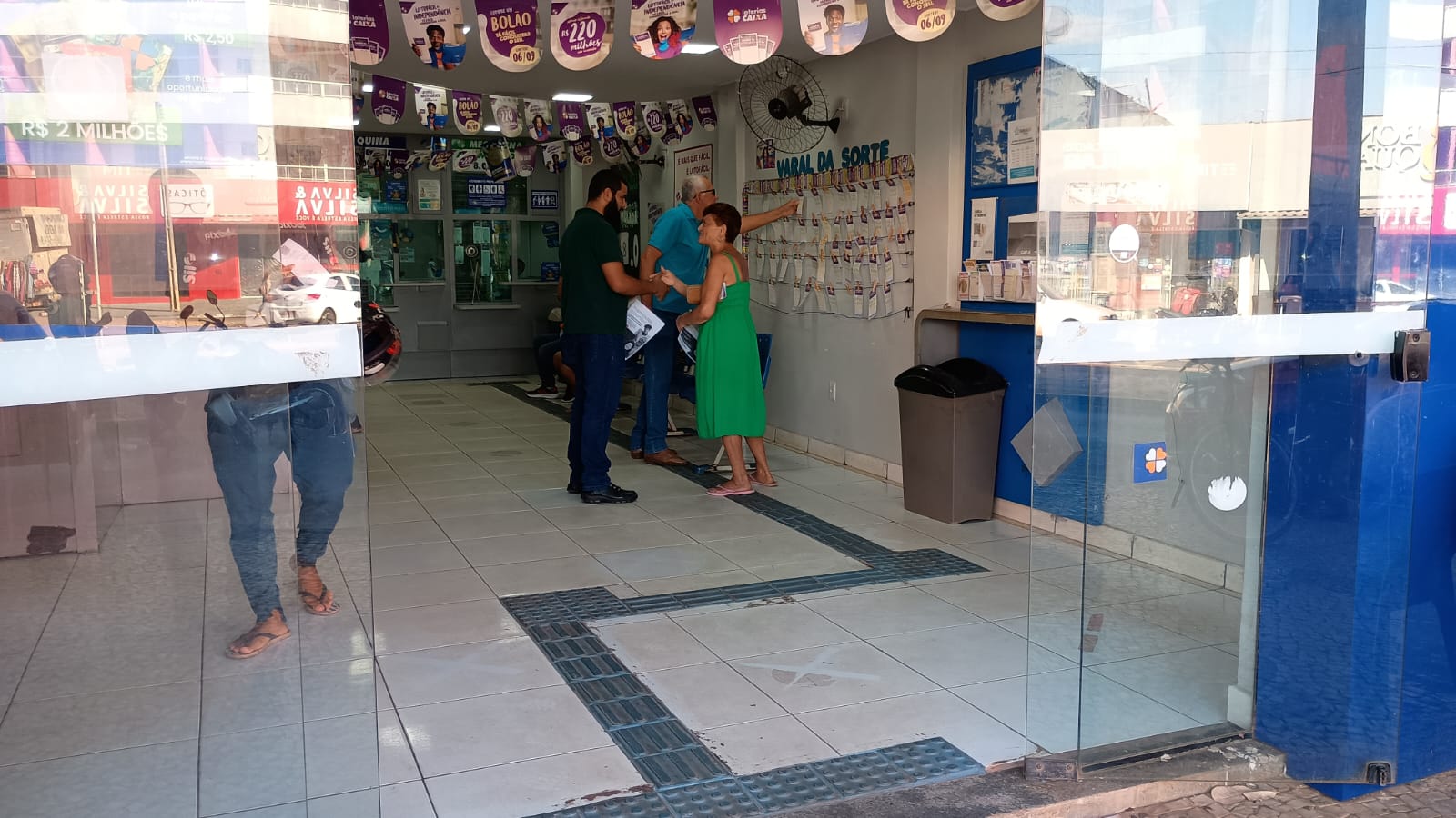 Nas proximidades de Taquaralto, o trabalho de divulgação da EJA vem sendo feito pela equipe da Escola Municipal Jorge Amado