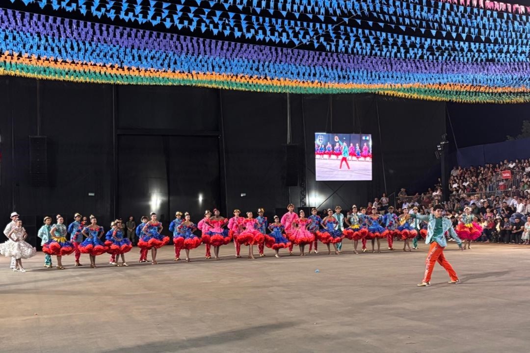 Destaque junino da ETI Eurídice Mello Kayo Bandeira,  encantou o público e foi intensamente aplaudido Foto: Iolete Marques