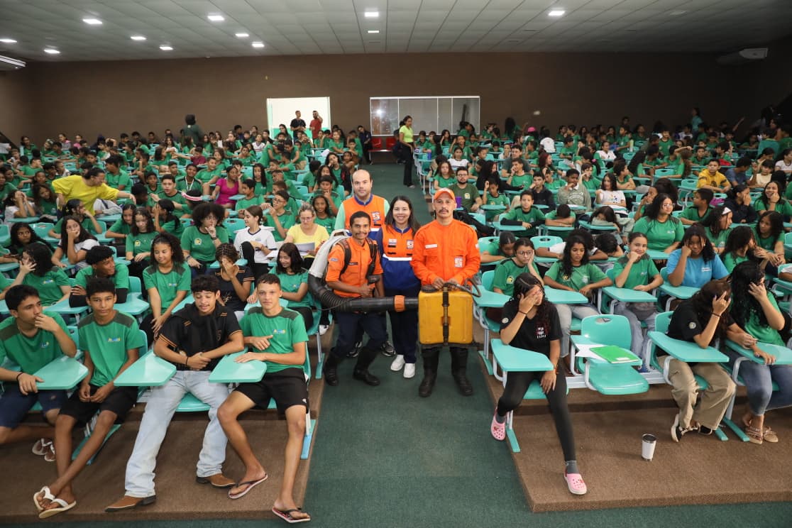 Mais de 300 alunos da ETI Fidêncio Bogo participam de palestra sobre prevenção às queimadas com a Defesa Civil de Palmas