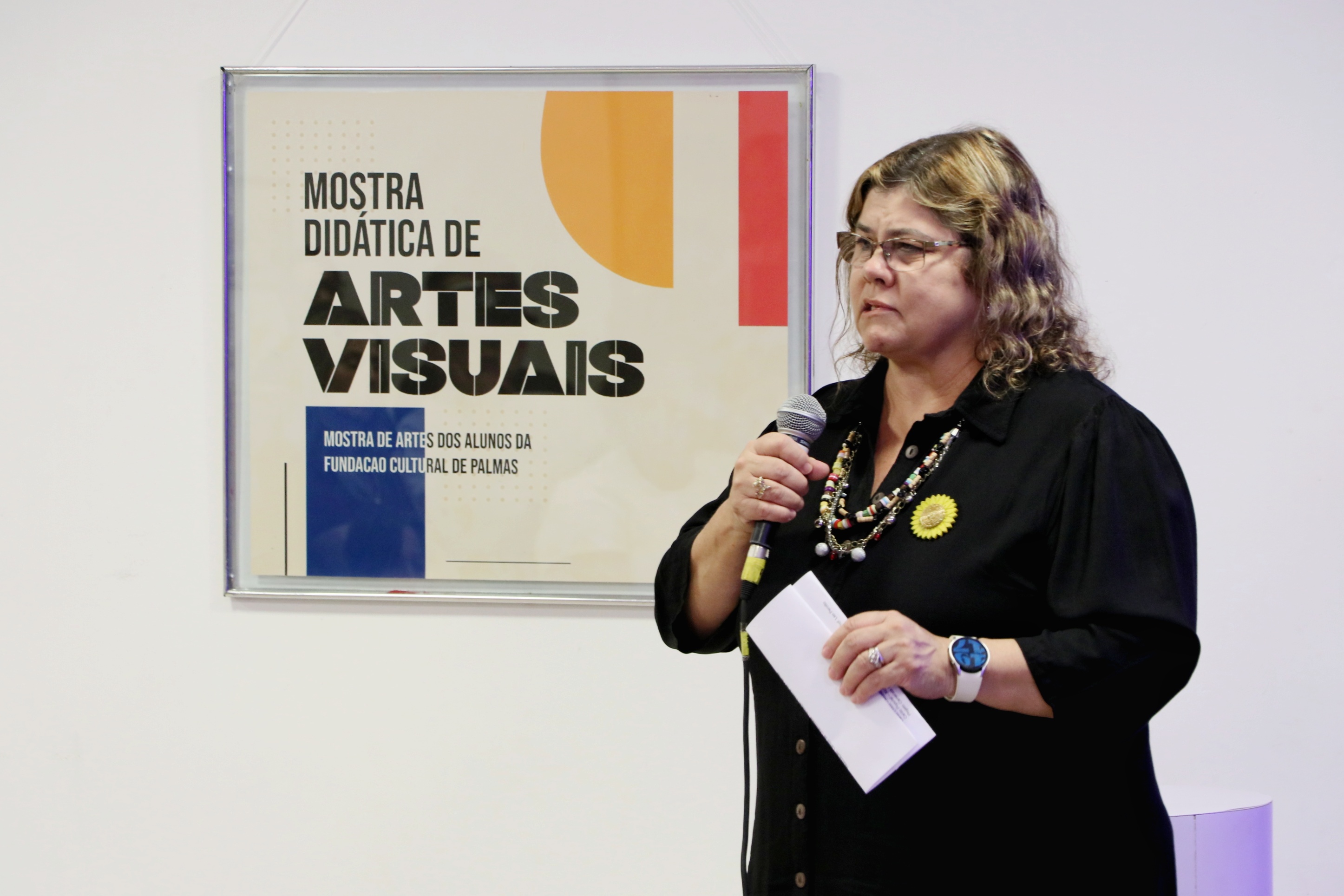 “Os artistas também nutrem a alma e o coração do povo”, disse a presidente Luara Aquino, emocionada, durante a abertura oficial da Mostra