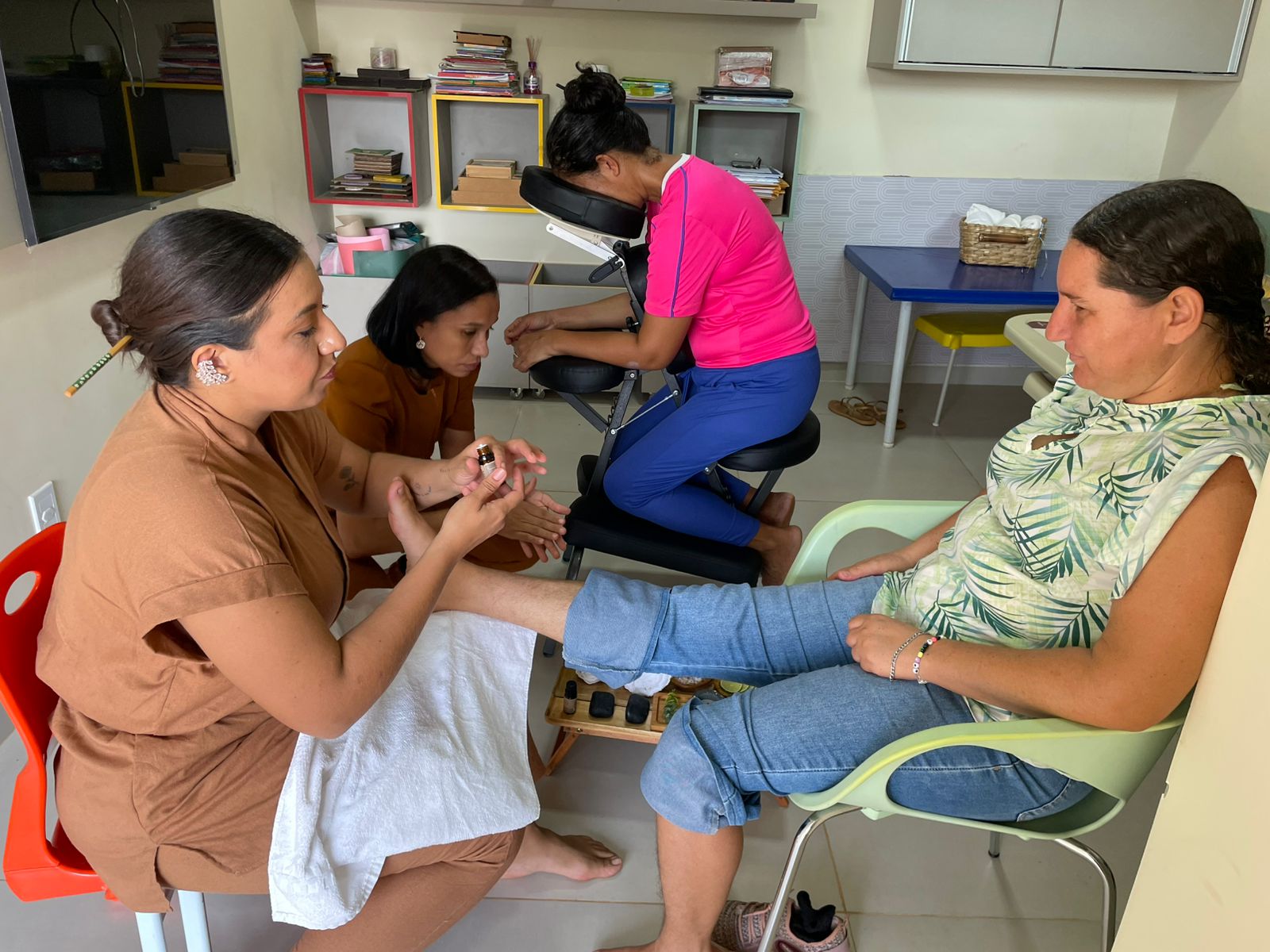 Dentre as atividades do projeto estão rodas de conversa e dinâmicas de grupo, palestras com especialistas e momentos de autocuidado e bem-estar - foto: divulgação