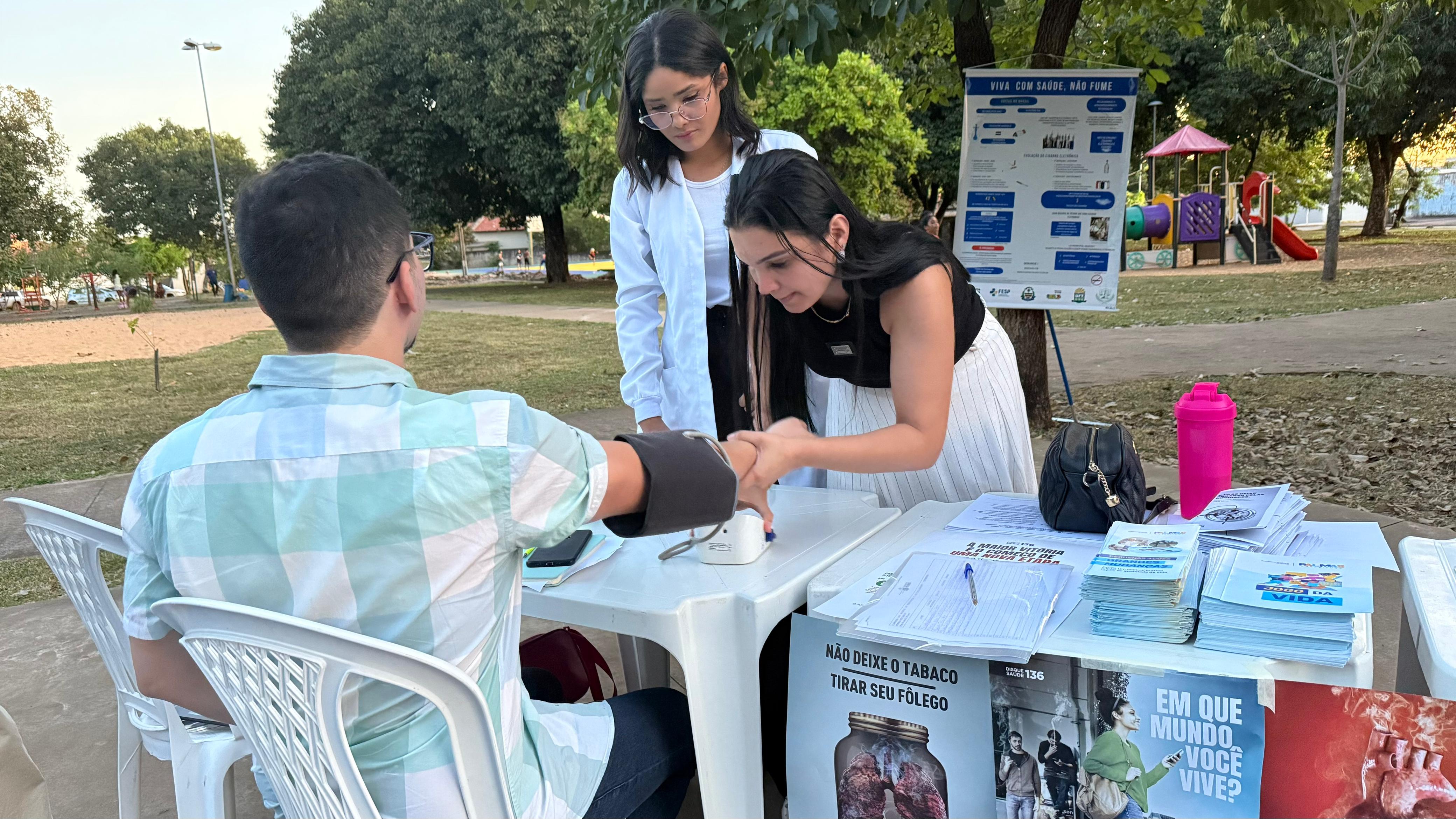 Foram ofertados serviços como testagem de glicemia, tipagem sanguínea, aferição de pressão arterial e auriculoterapia