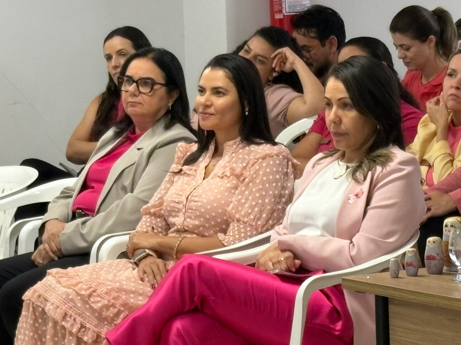 A secretária da Educação de Palmas, Anice Moura, se juntou as demais servidoras para participar da programação do Outubro Rosa