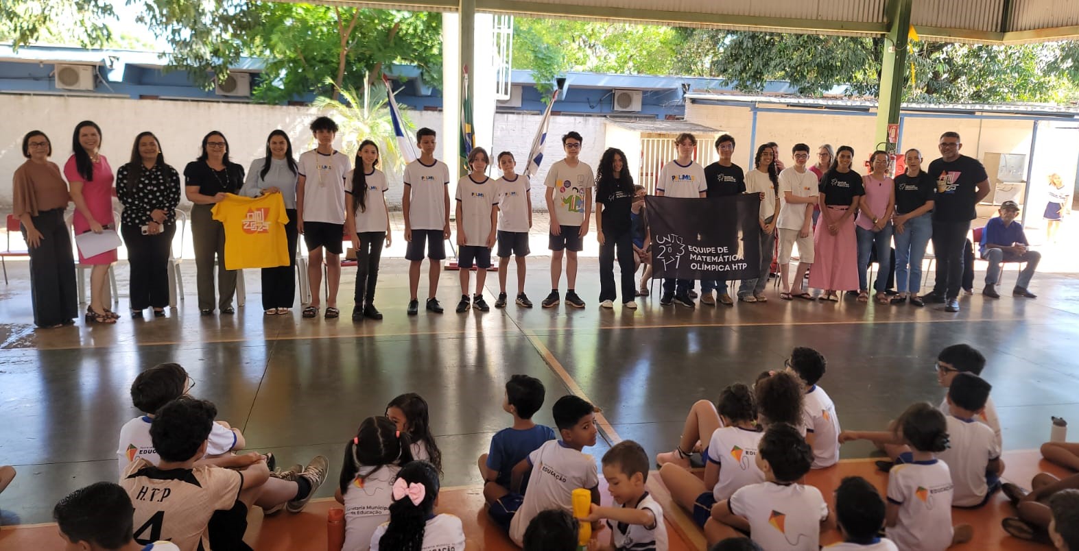 Em Palmas, estudantes medalhistas da Escola Henrique Talone participam de homenagens