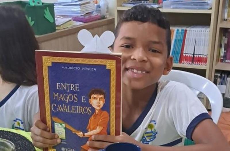 II Chá Literário da Escola Tom Jobim promove leitura e interação cultural entre estudantes e escritoras