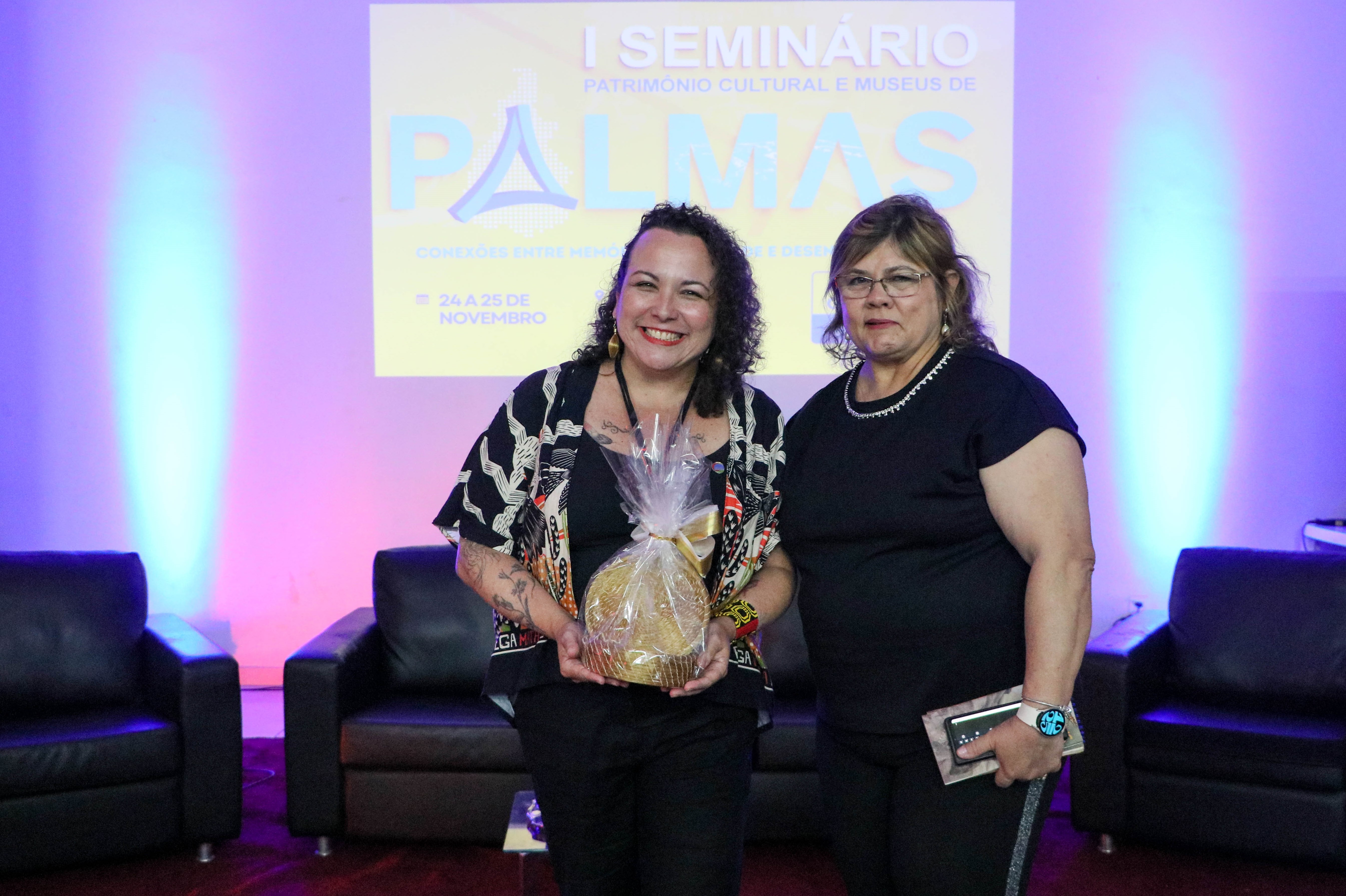 As presidentes da FCP, Luara Aquino (dir), e do Ibram/MinC, Fernanda Castro, que afirmou que o I Seminário PCMP vai contribuir com a elaboração do Plano Nacional Setorial de Museus 2025/2035