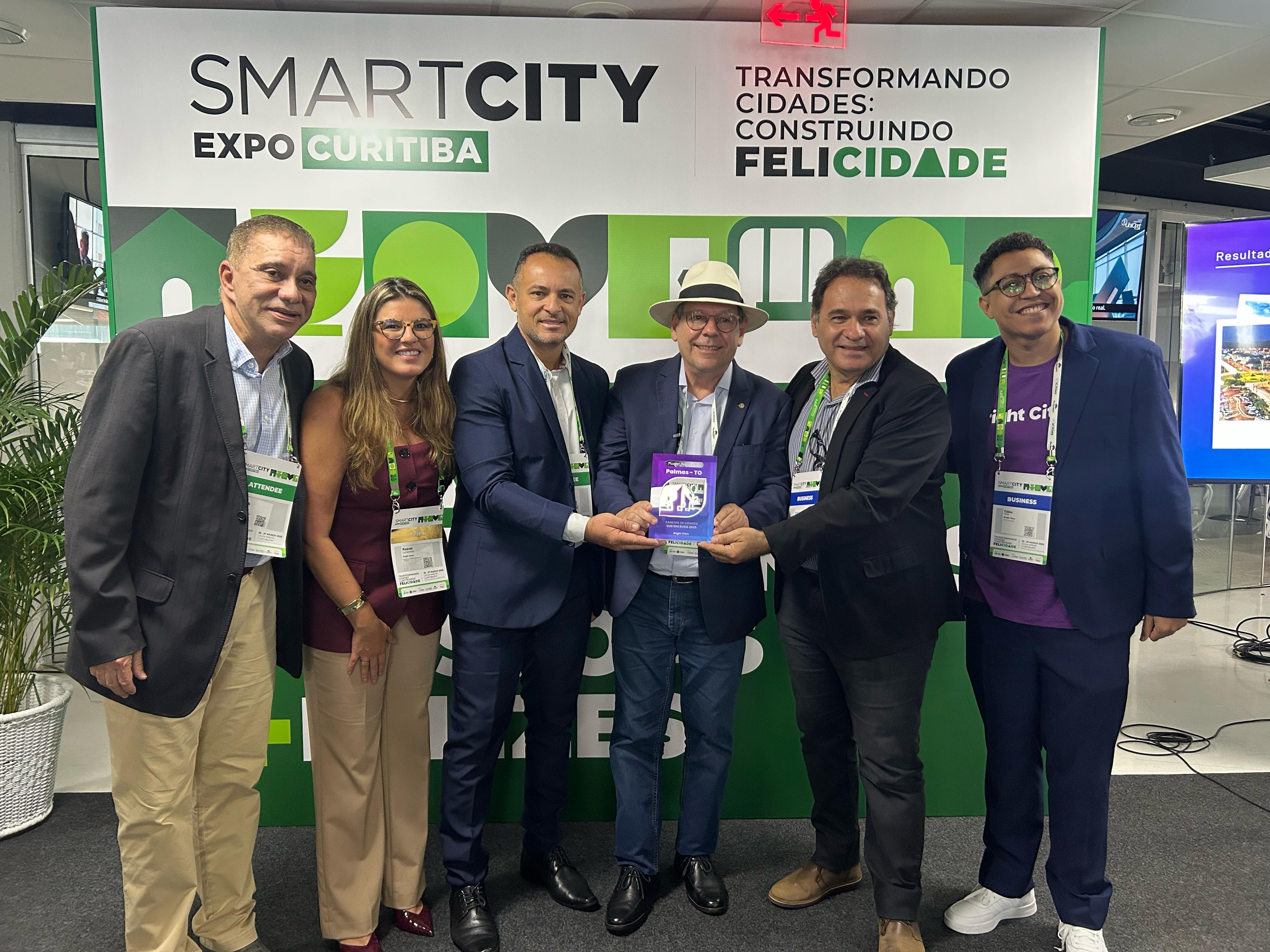 Secretários da Prefeitura e vereador Carlos Amastha durante cerimônia 