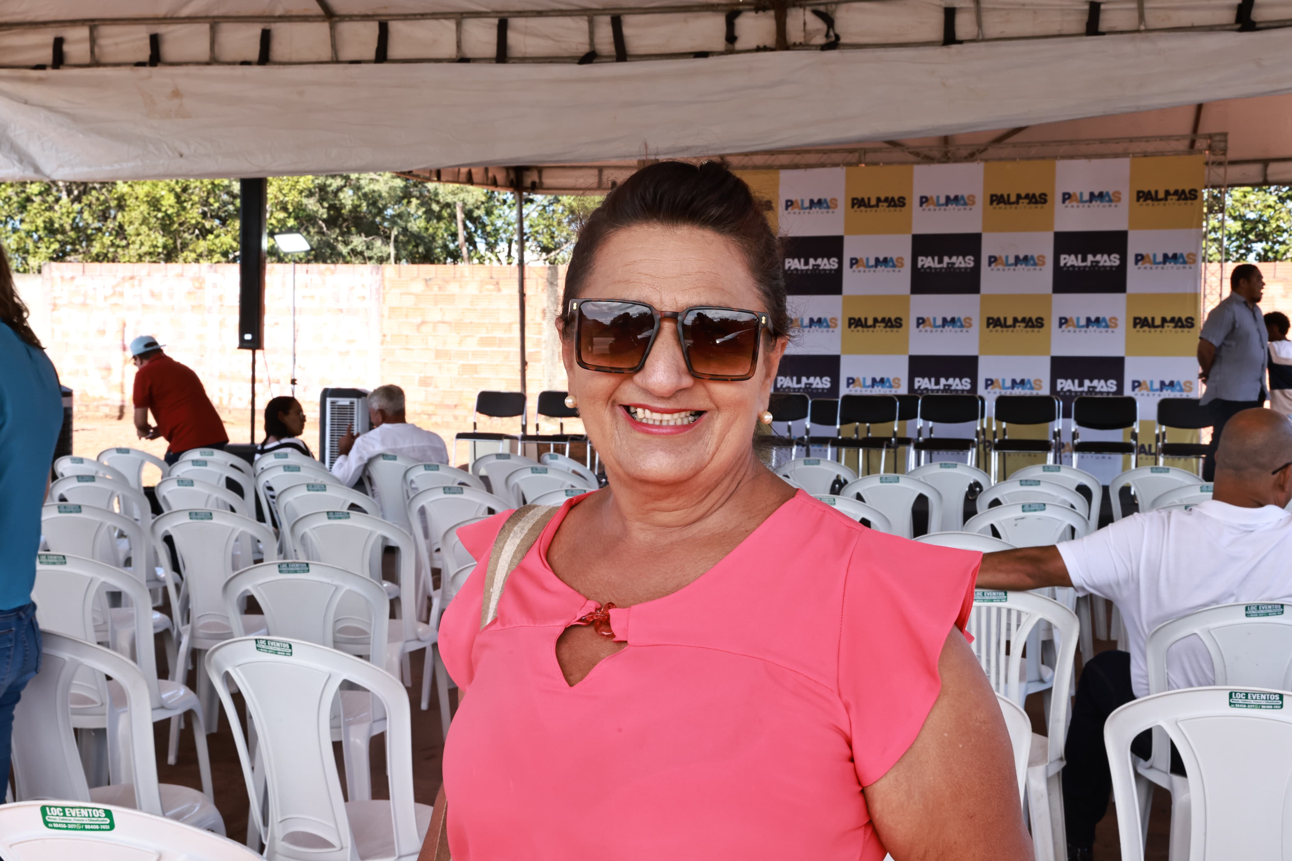 Moradora Sonia Mundim fez questão de acompanhar a ação de melhoria
 no Taquari - Foto: Edu Fortes