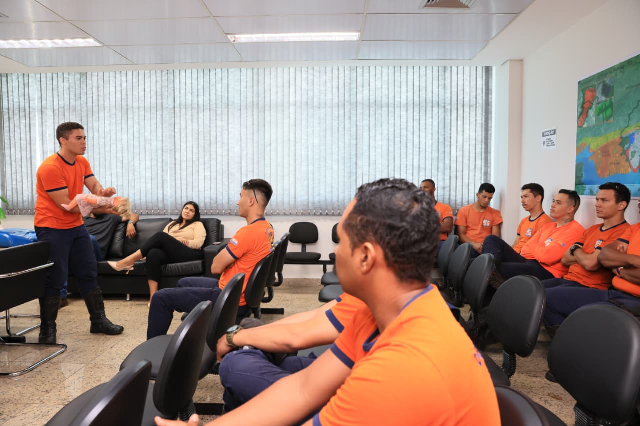 Agentes de proteção e defesa civil participam de curso de salvamento aquático em Palmas