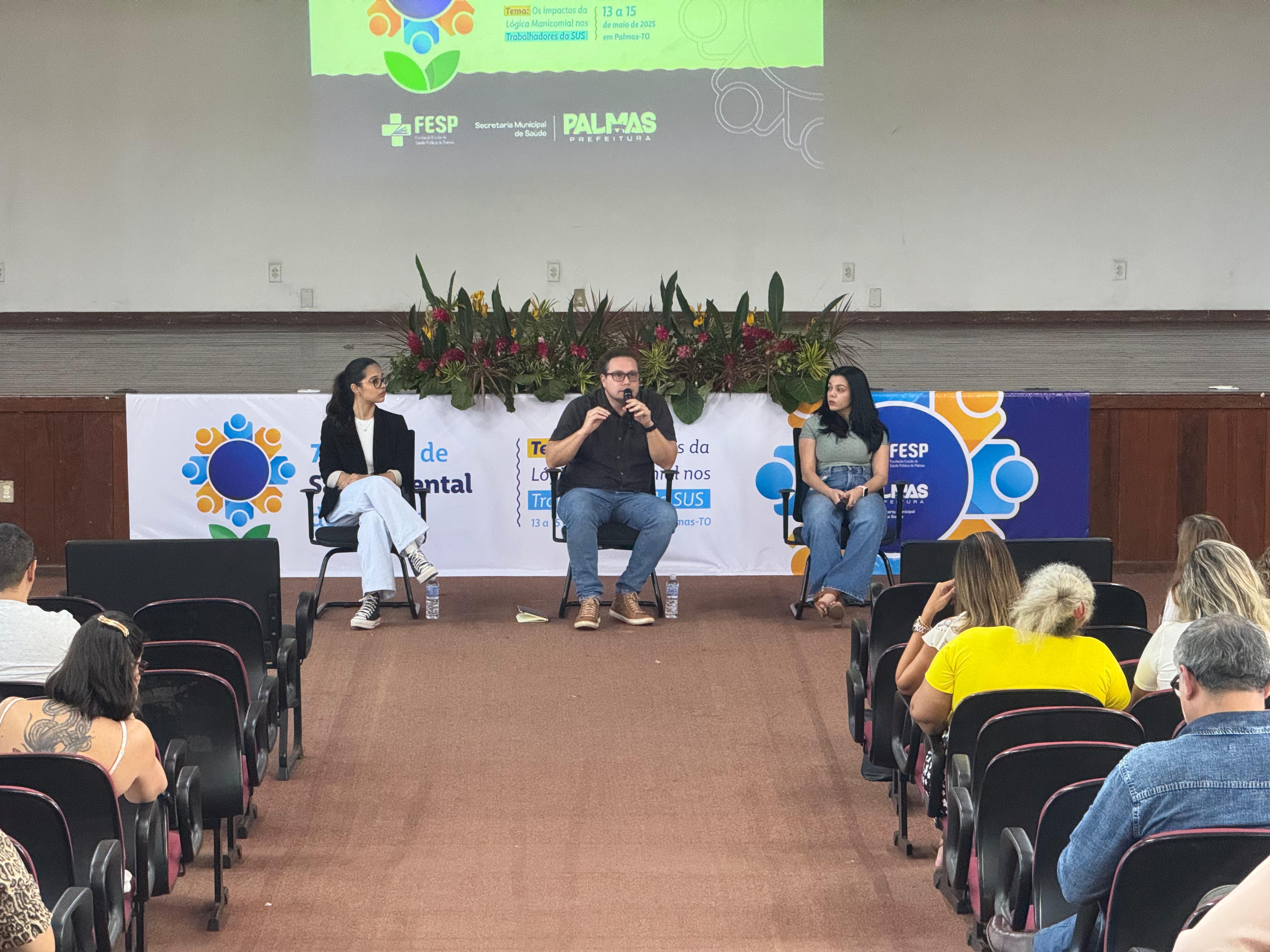 Programação da tarde, os participantes assistiram ao painel “A desinstitucionalização de pacientes de saúde mental no Poder Judiciário e a atuação da RAPS”, seguido da mesa-redonda “Panorama das Políticas de Saúde Mental”