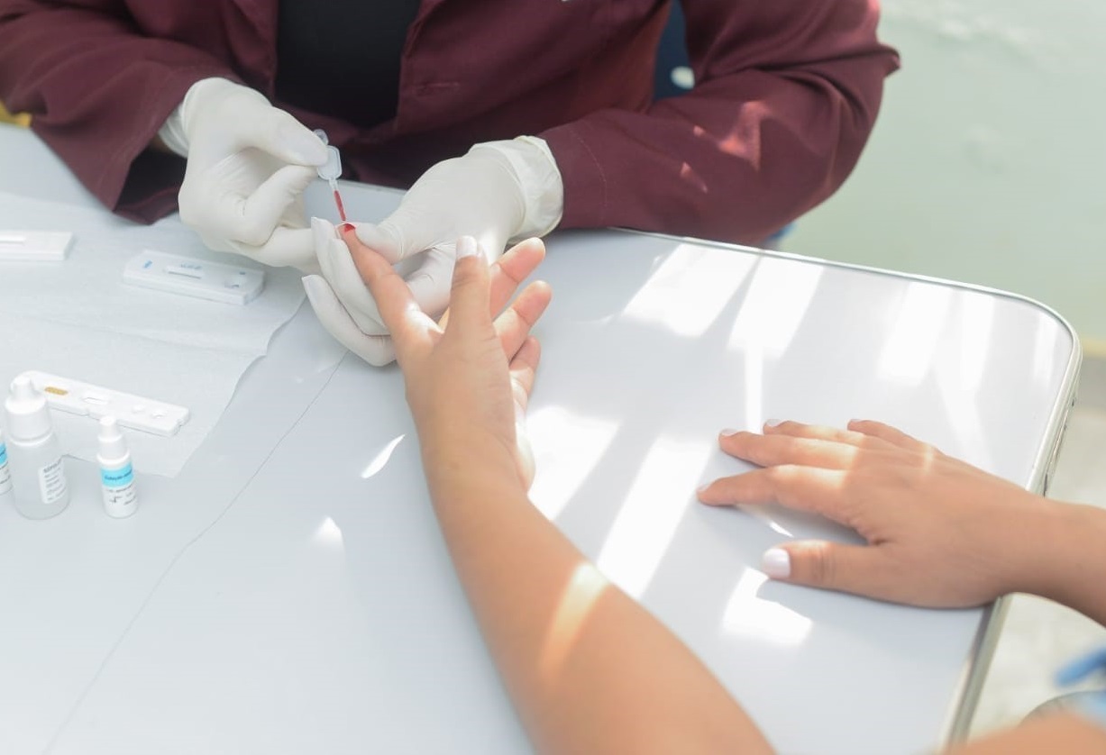 Dezembro Vermelho em Palmas reforça importância do teste de HIV na rede pública