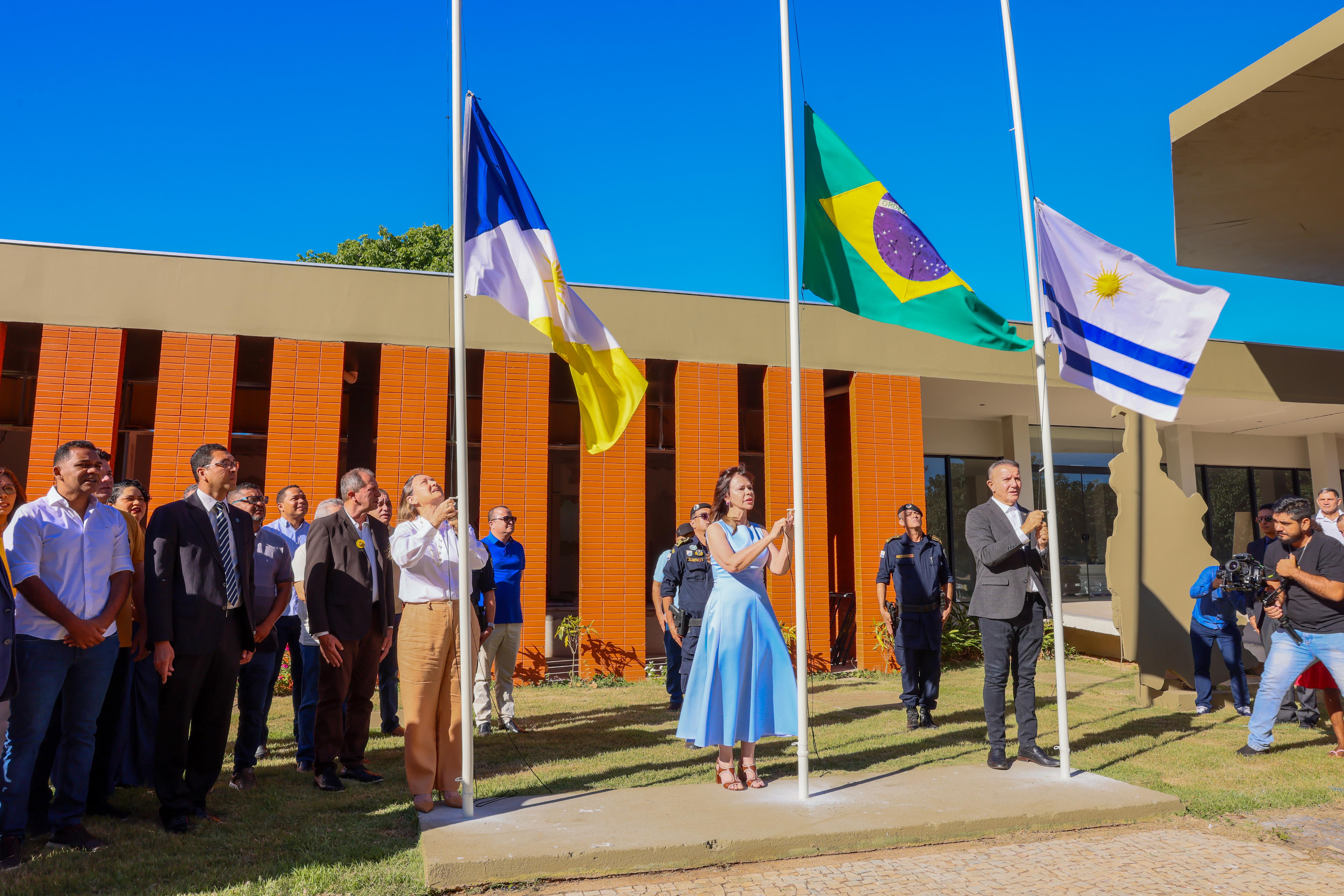 Autoridades prestigiaram momento solene alusivo ao aniversário da Capital