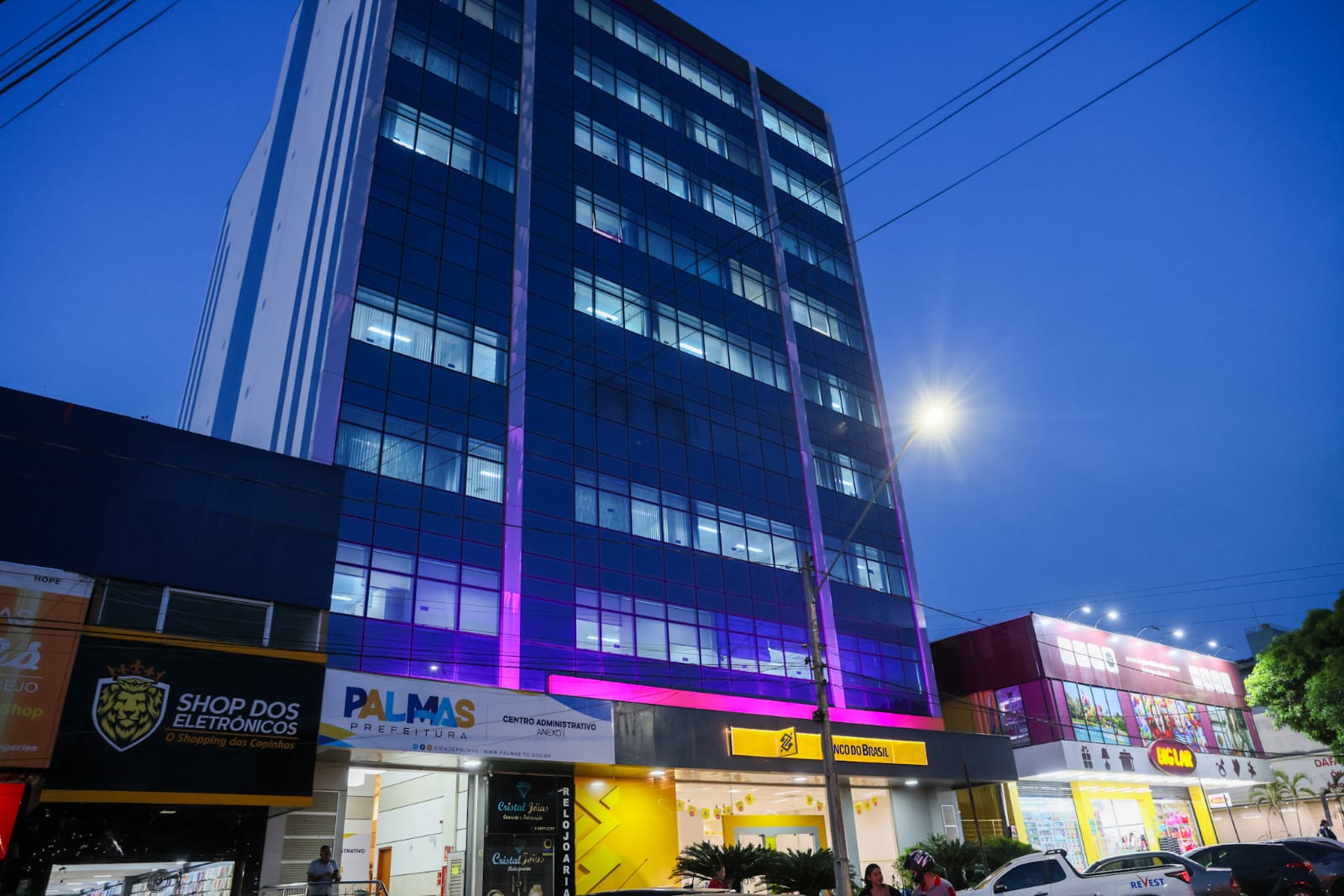 Prefeitura de Palmas altera iluminação de prédios públicos em apoio ao Outubro Rosa