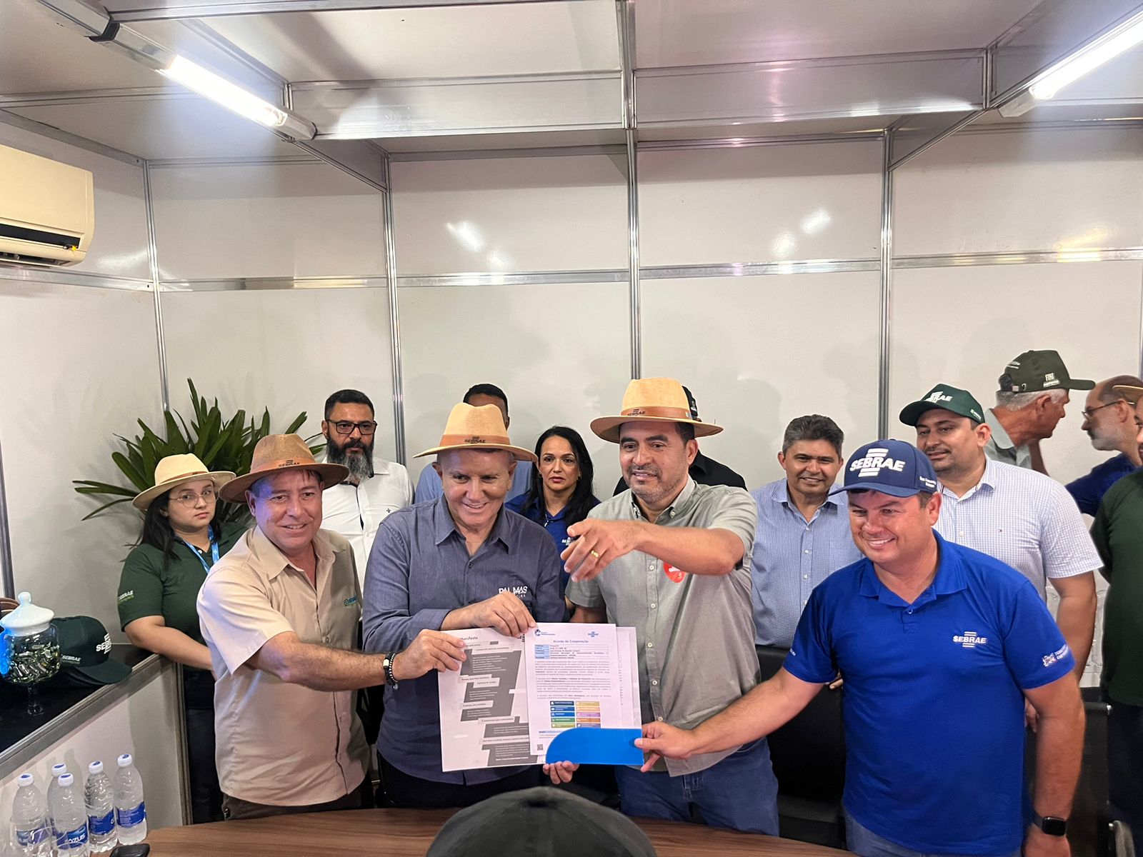 Prefeito Eduardo Siqueira Campos assina acordo de cooperação técnica com Sebrae Tocantins para fortalecimento do empreendedorismo local