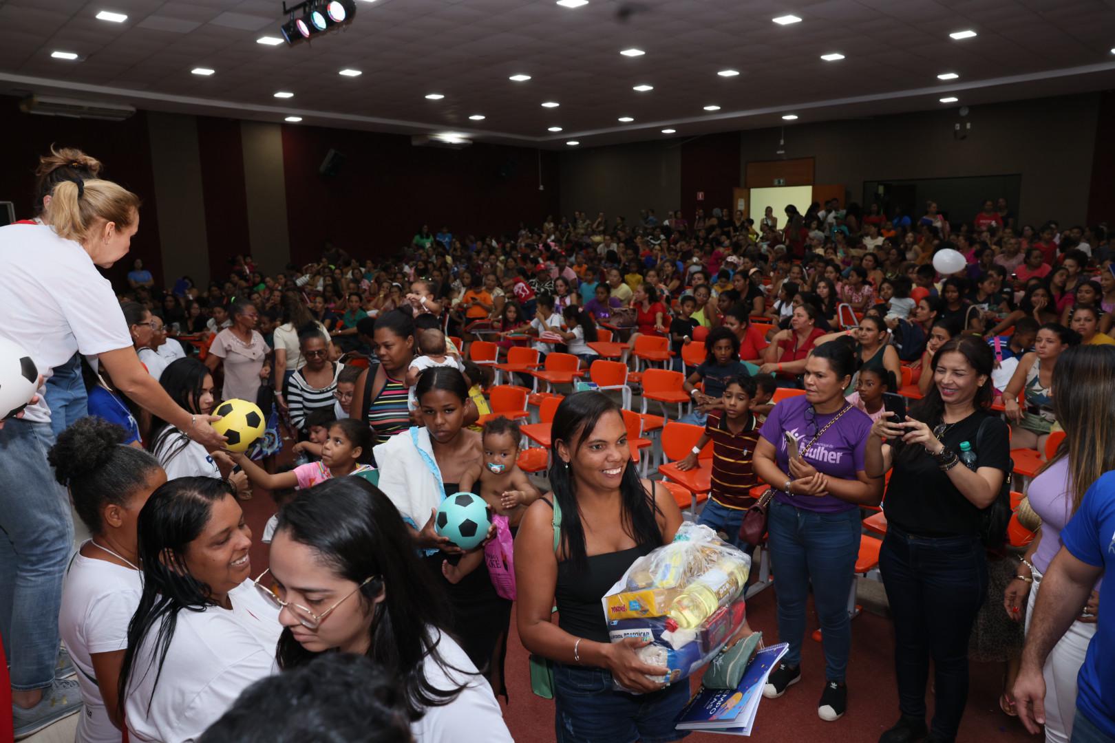 Mulheres e crianças participaram da ação na região sul da Capital neste domingo, 8
