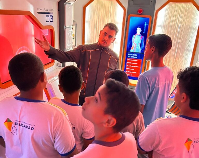 Escola Municipal Antônio Gonçalves recebe Unidade Móvel do Hospital de Amor para ações de prevenção ao câncer