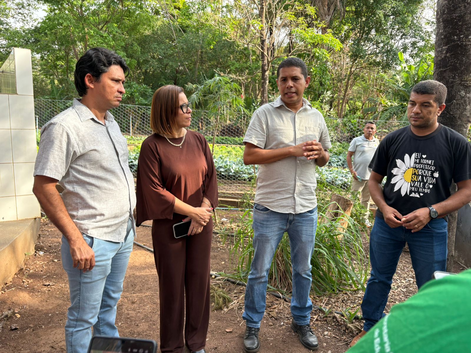 Durante a visita à unidade educacional, o diretor da ETI, Ademir Bandeira, conduziu os participantes e aproveitou para apresentar a didática e a estrutura da escola