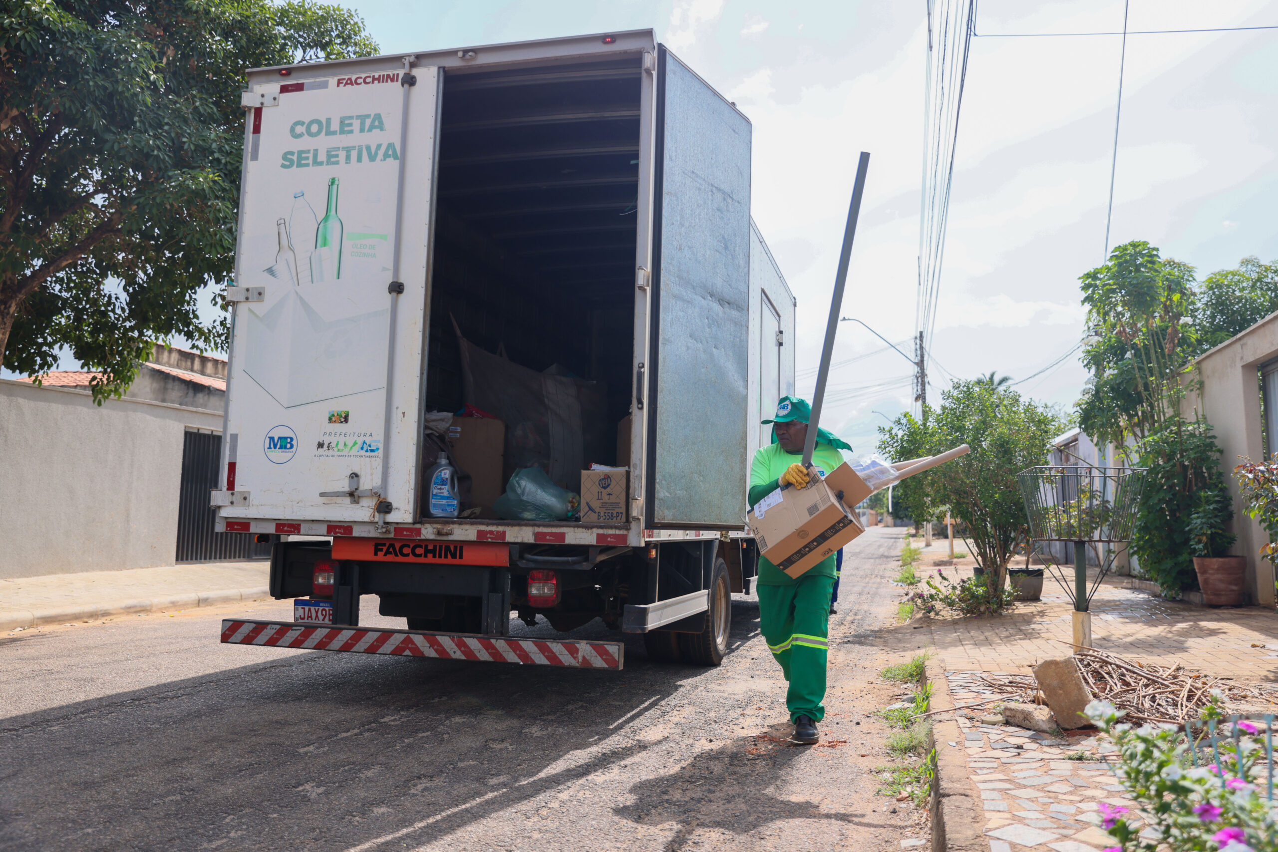 Prefeitura de Palmas apoia projeto piloto de coleta seletiva porta a porta proposto por alunos do IFTO