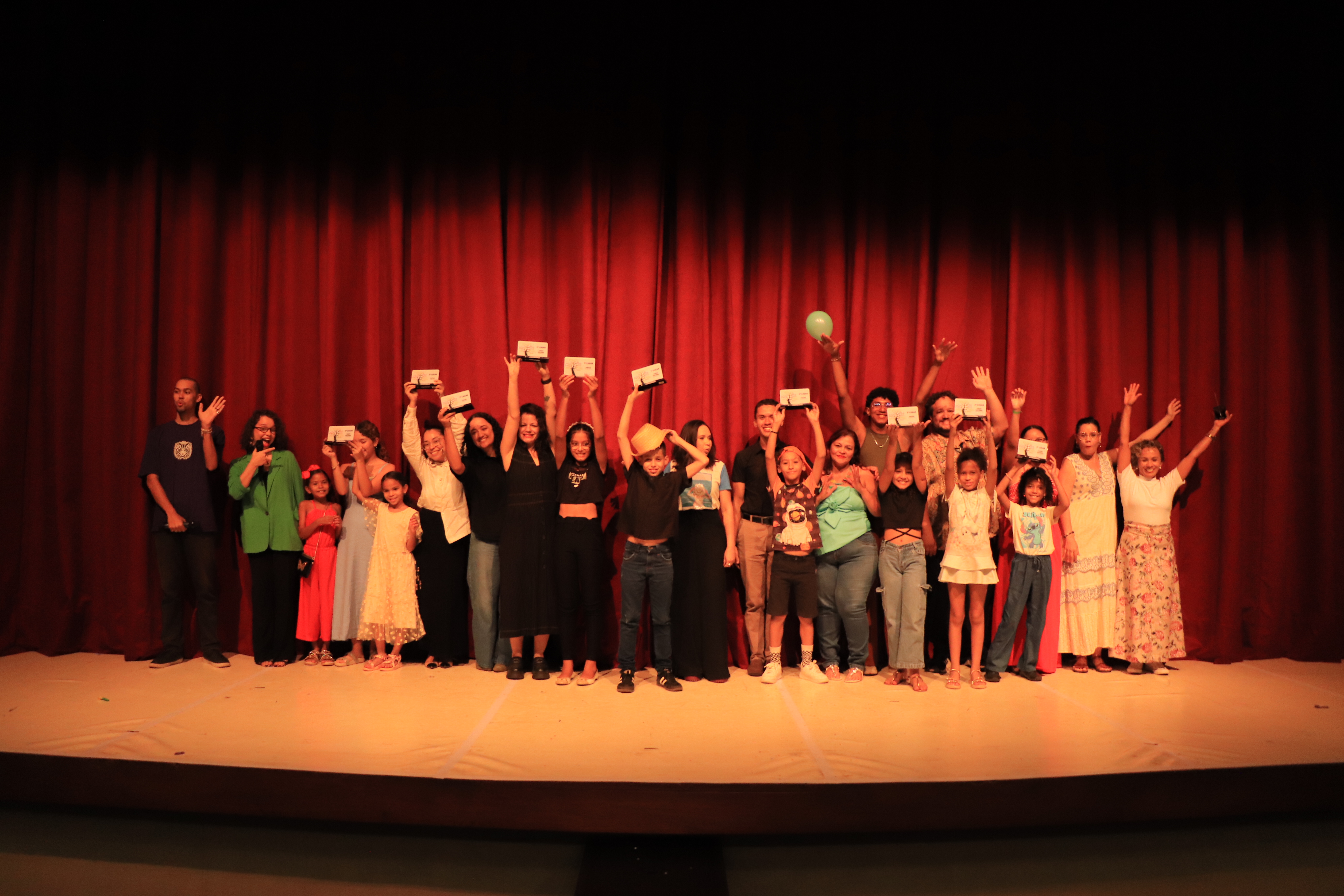 Estudantes da Rede Municipal de Ensino de Palmas brilham no Festival de Causos e Poesia Declamada 2025, promovido pelo Sesc Tocantins