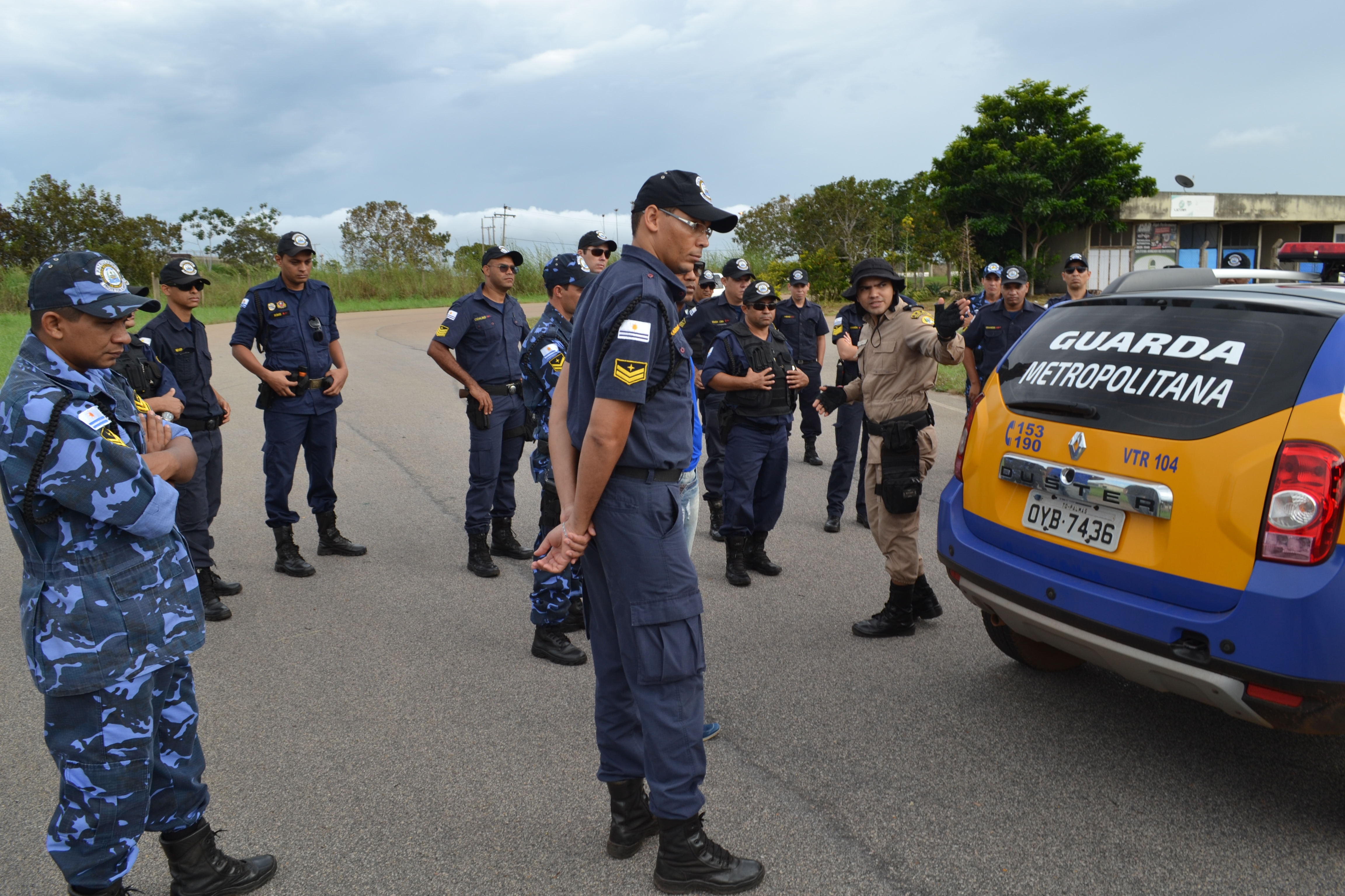 Motoristas da GMP fazem aula prática de condução de veículos de emergência