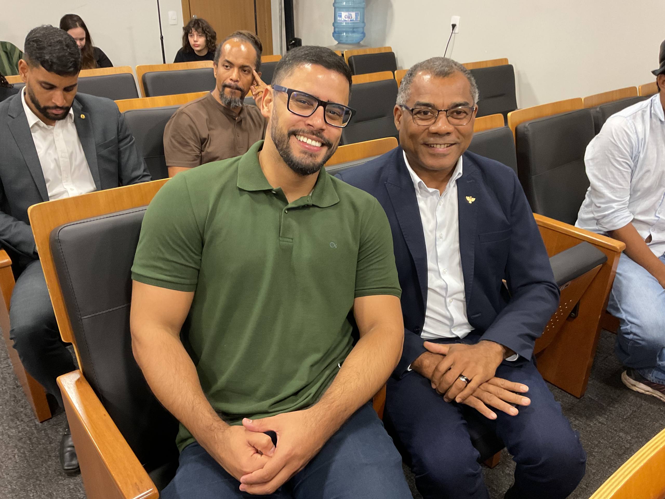 O secretário municipal da Igualdade Racial e Direitos Humans José Eduardo de Azevedo e o secretário executivo da Ação Social e da Mulher de Palmas, Amilson Rodrigues, durante Audiência Participativa pelo Mês da Consciência Negra.