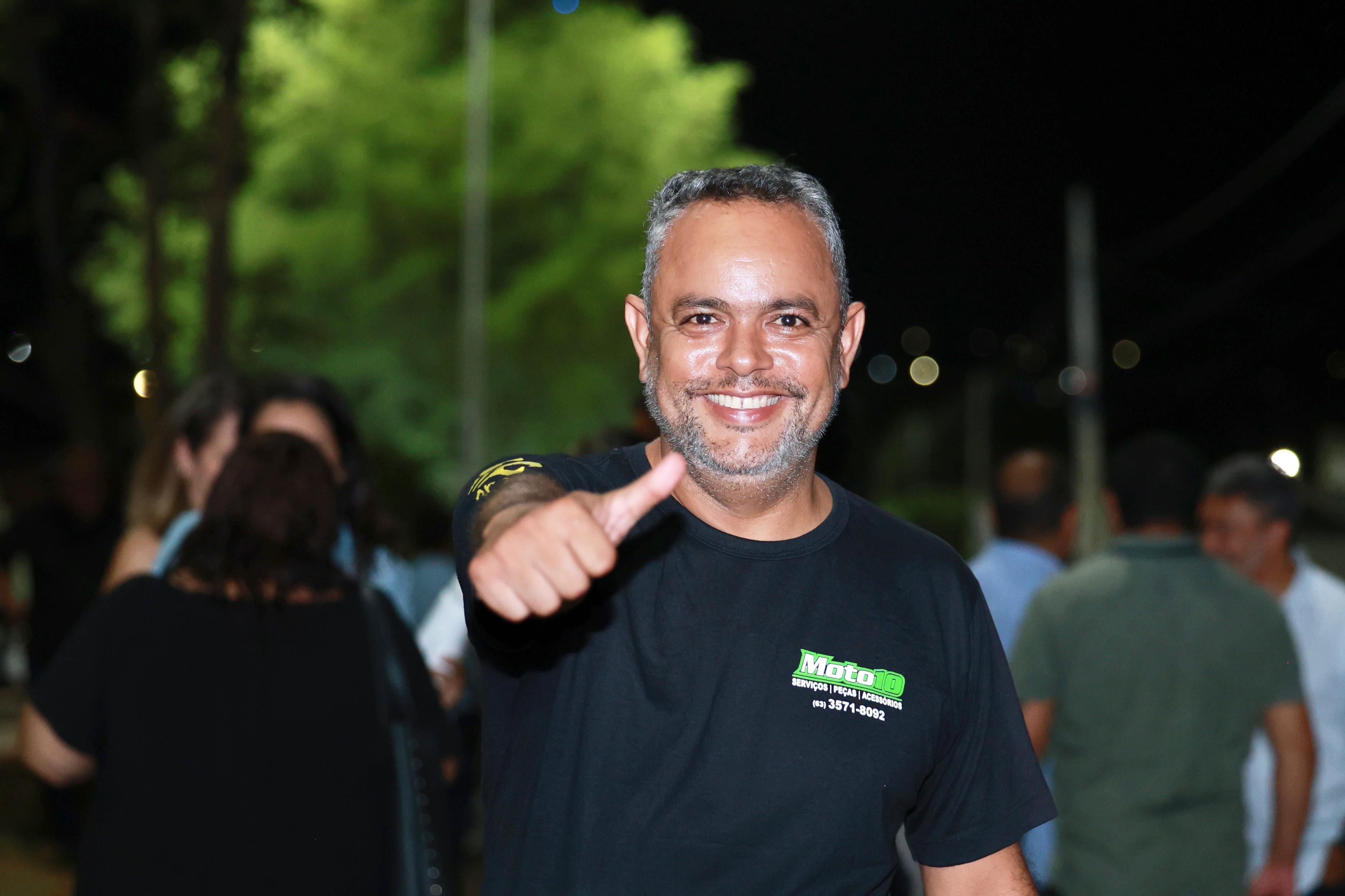 O comerciante Dione Francisco Martins, morador  da avenida desde 1991, comemorou o investimento feito pela gestão municipal