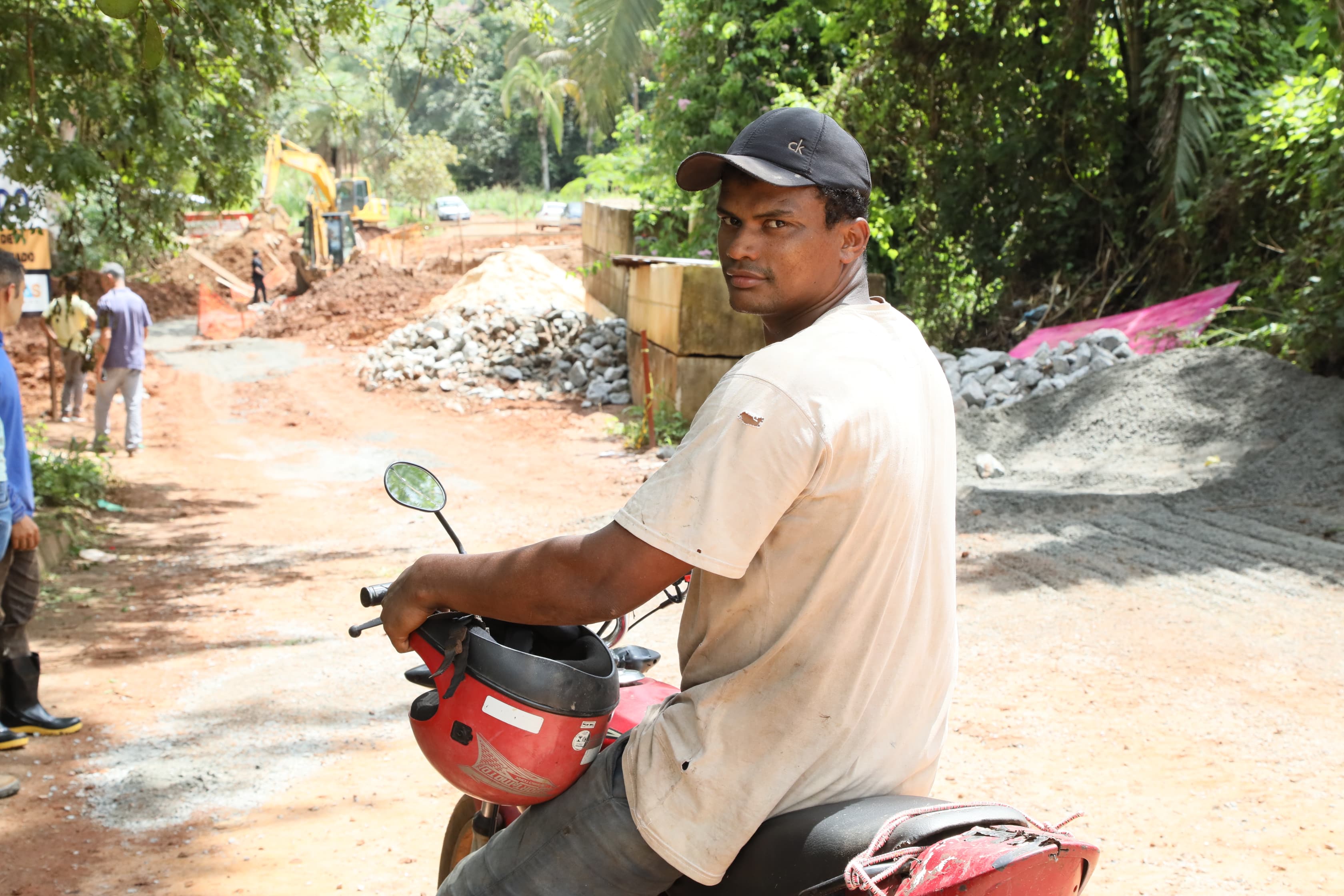 Morador Reginaldo de Oliveira expressou sua satisfação com o andamento da construção