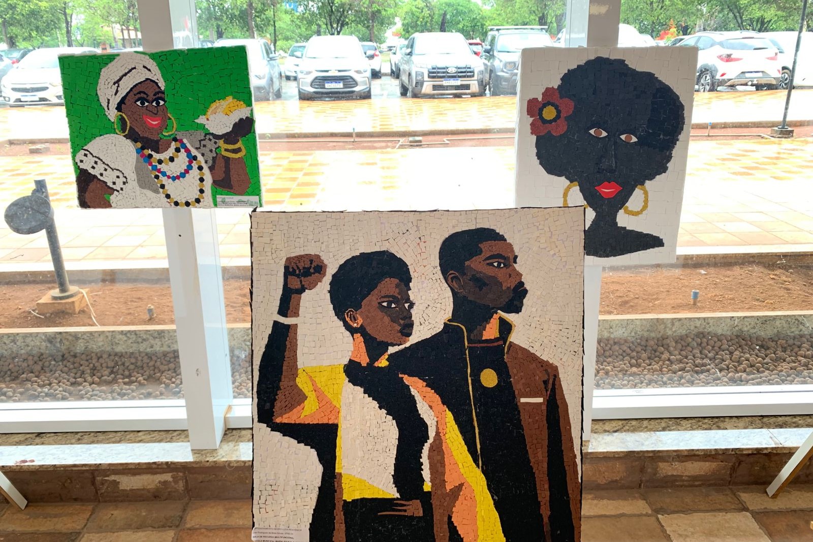 Exposição celebra estética negra com telas confeccionadas por alunos da rede municipal de ensino de Palmas