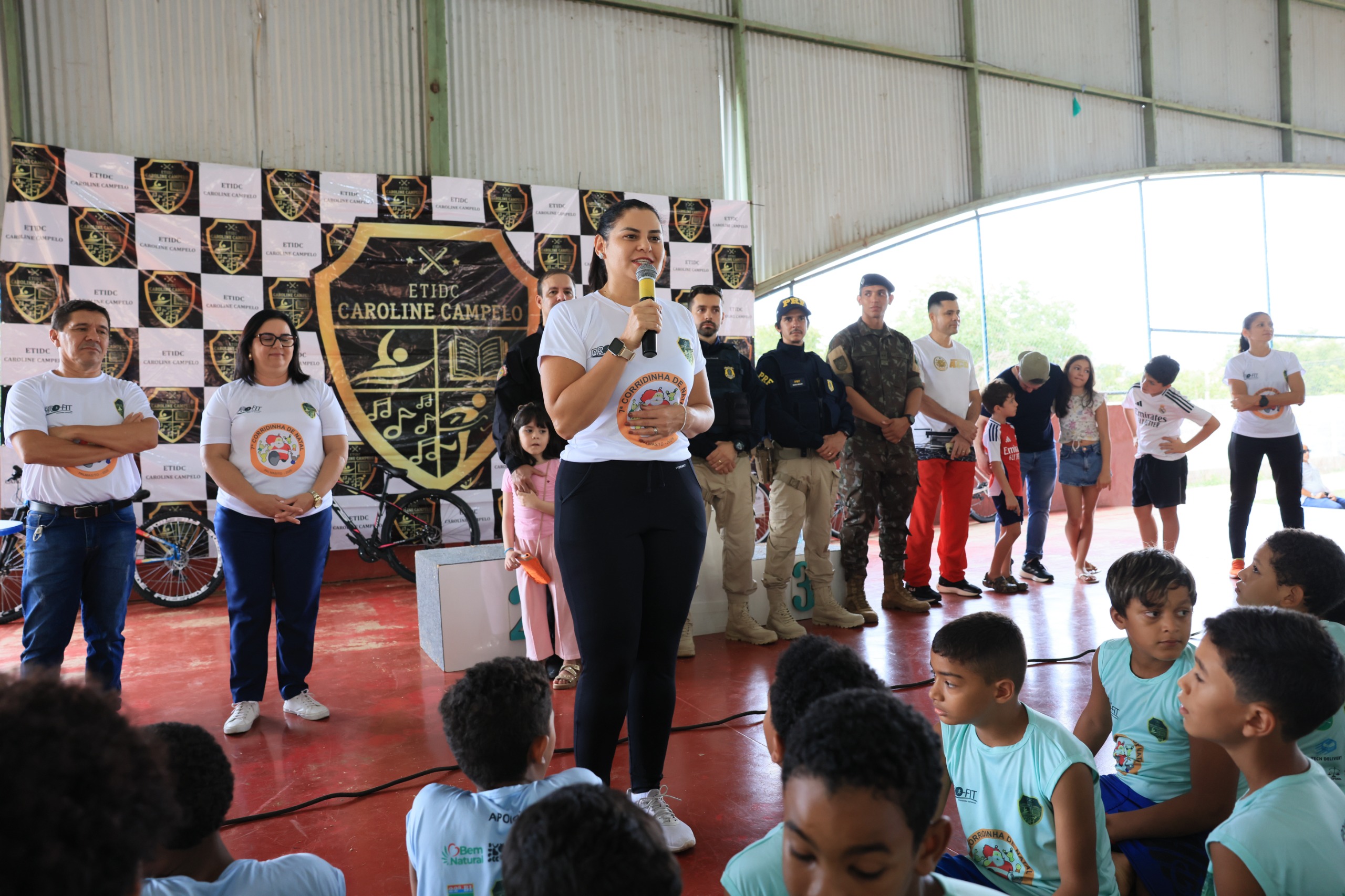 Secretária Anice Moura prestigiou  evento e destacou a importância de abrir as portas da escola para a comunidade