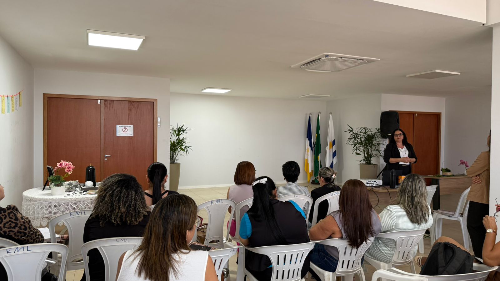 Os participantes vivenciaram uma oficina poética inspirada na temática do acolhimento