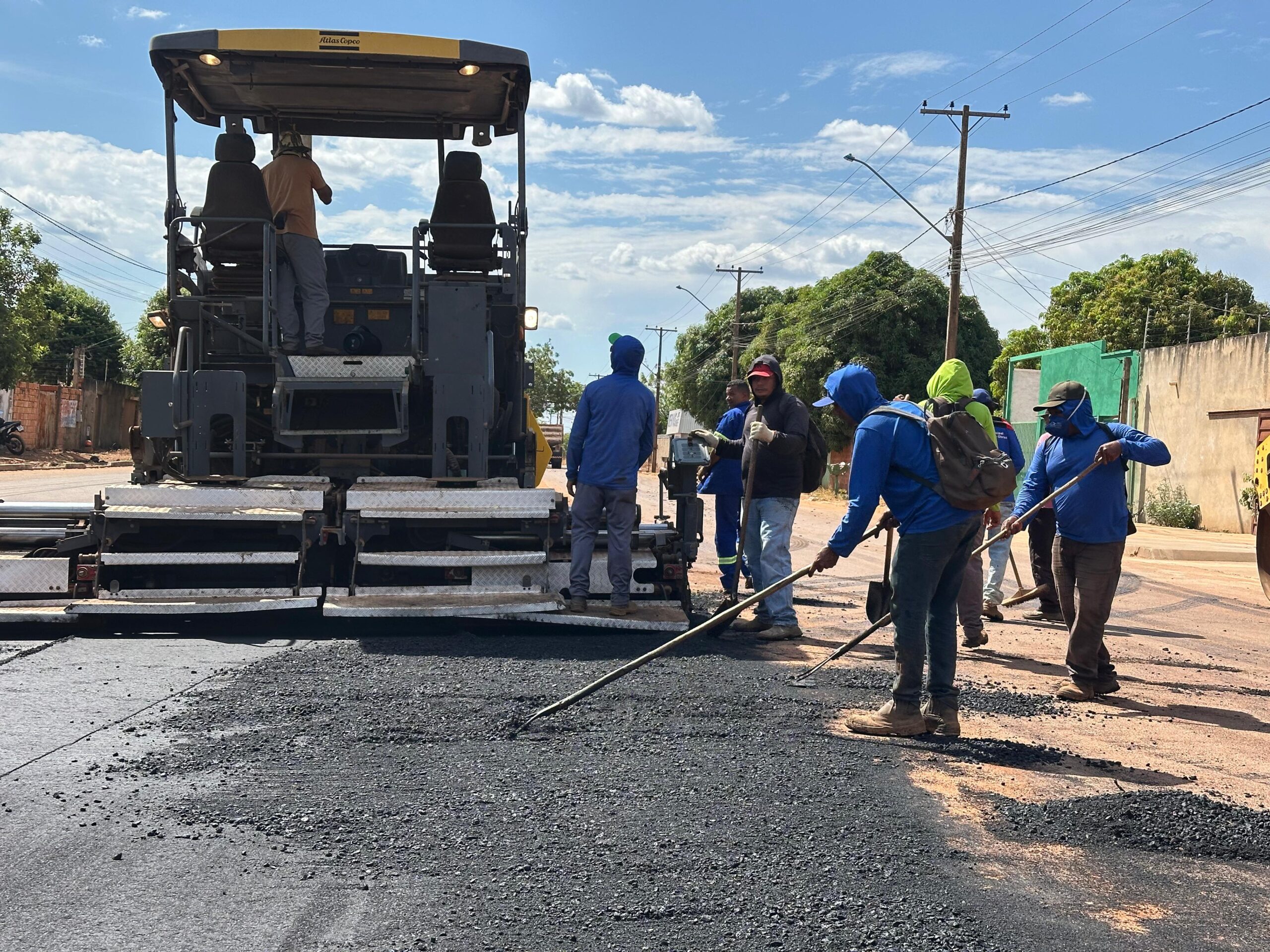 Avenidas do Jardim Taquari recebem manutenção na pavimentação asfáltica